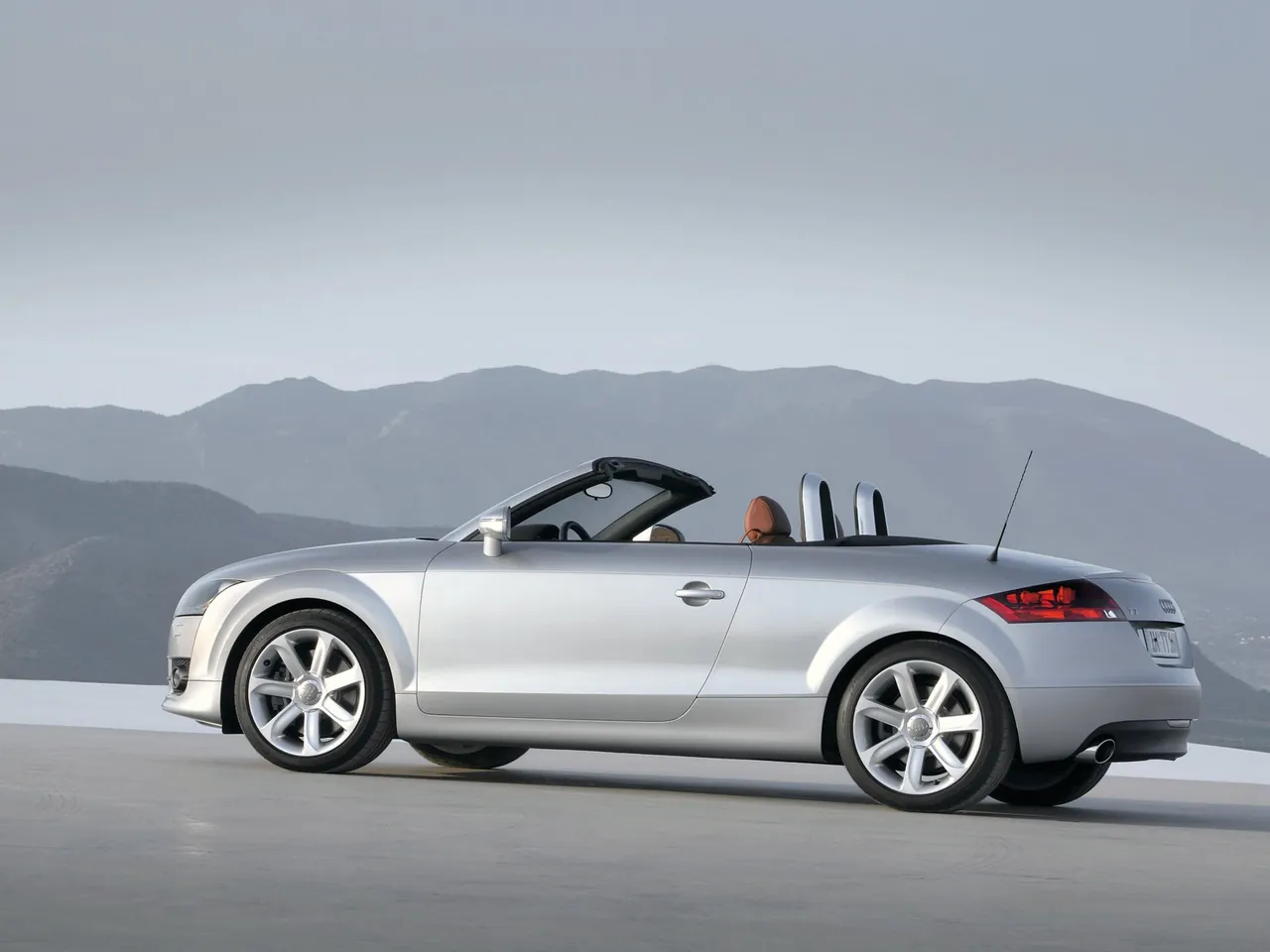 Audi TT Roadster (2007) – boční profil