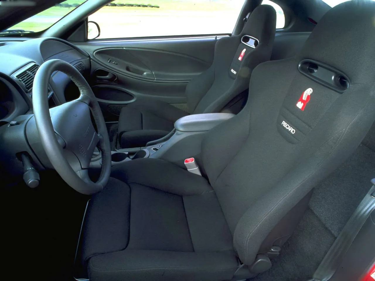 Ford Mustang SVT Cobra R (2000) – interiér