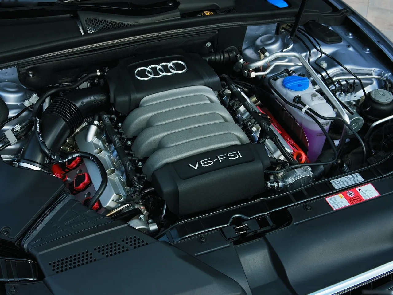Audi A5 (2008) – motorový prostor