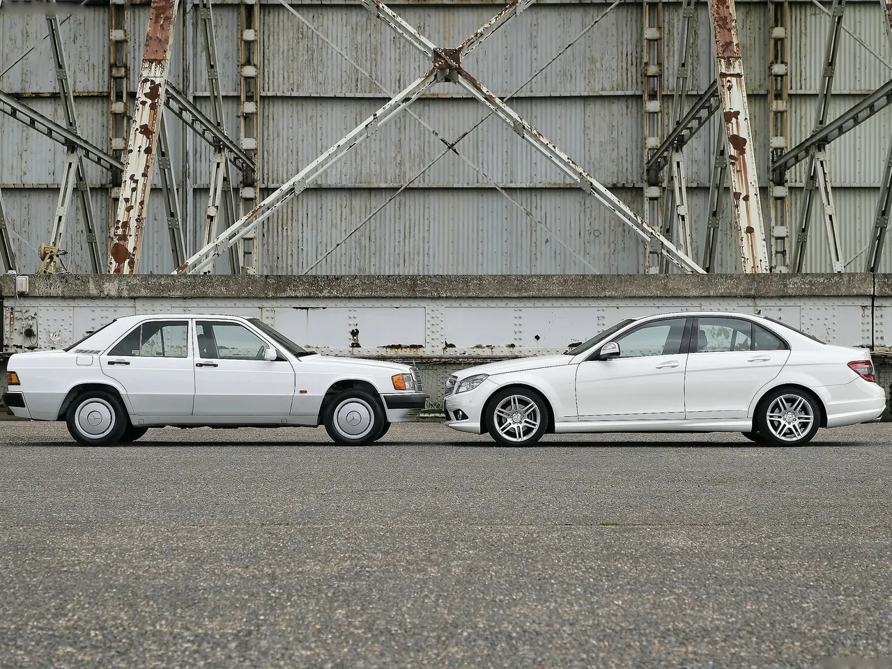 Mercedes-Benz 190E (1984) - Side Profile