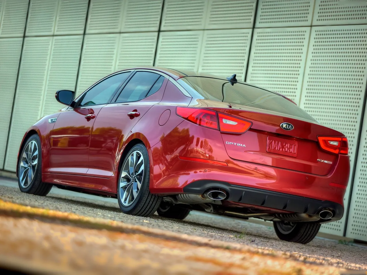 Kia Optima (2014) – zadní tříčtvrteční pohled