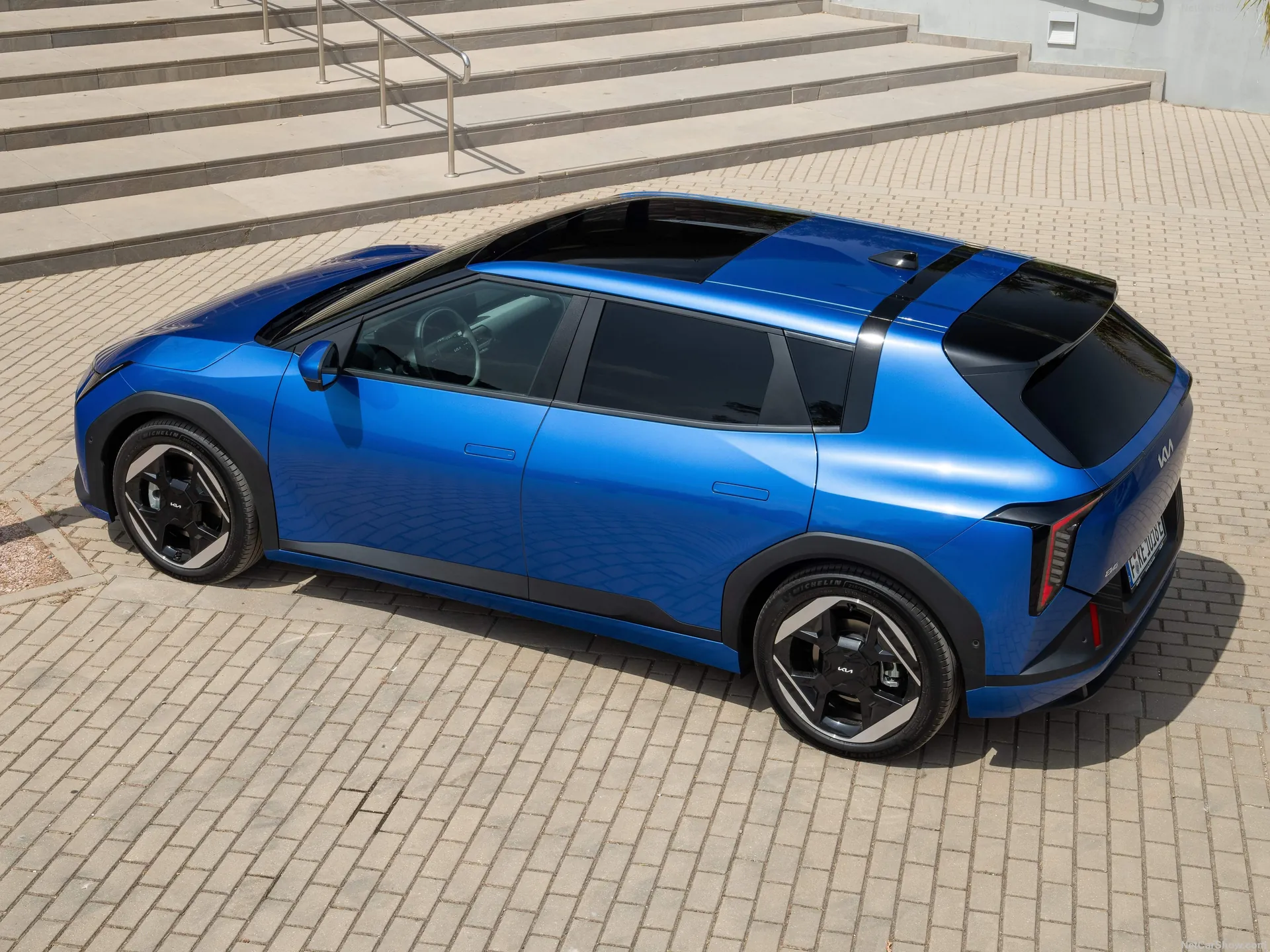 Kia EV4 Hatchback (2026) – zadní tříčtvrteční pohled