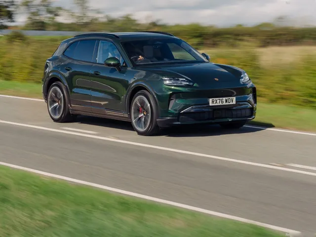 Porsche Cayenne S Electric [UK] (2027)