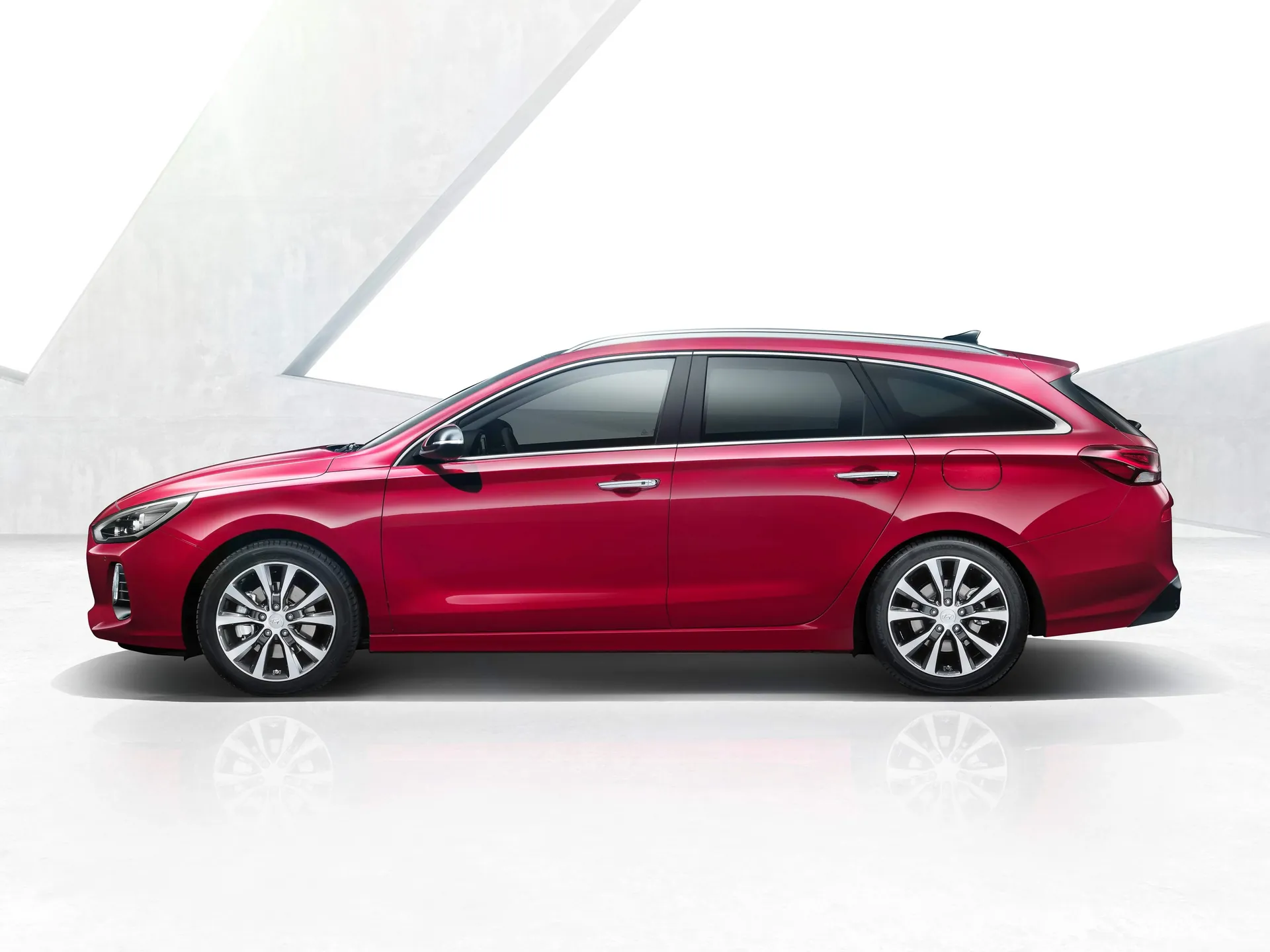 Hyundai i30 Tourer (2018) – boční profil