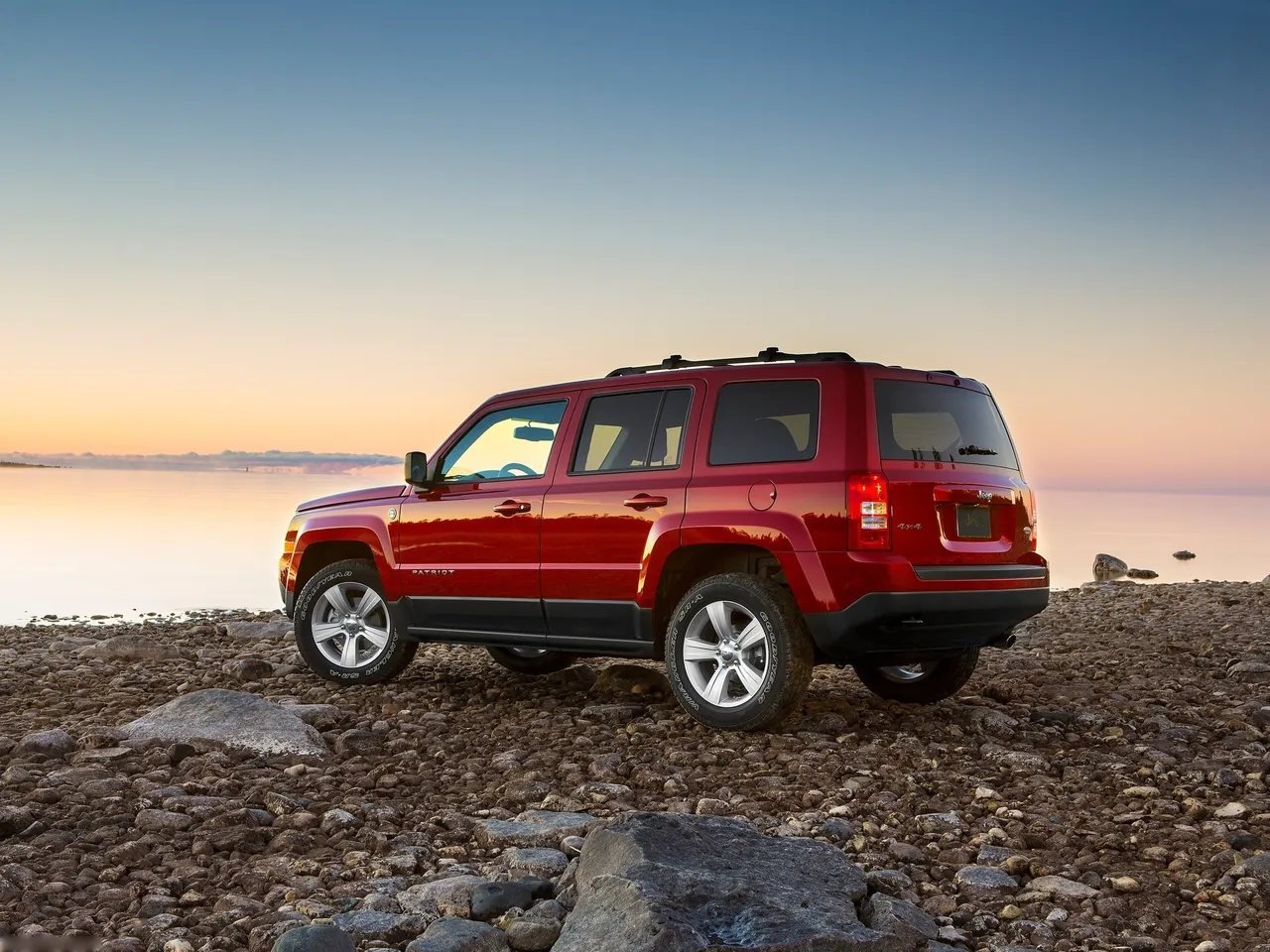 Jeep Patriot (2014) – zadní tříčtvrteční pohled