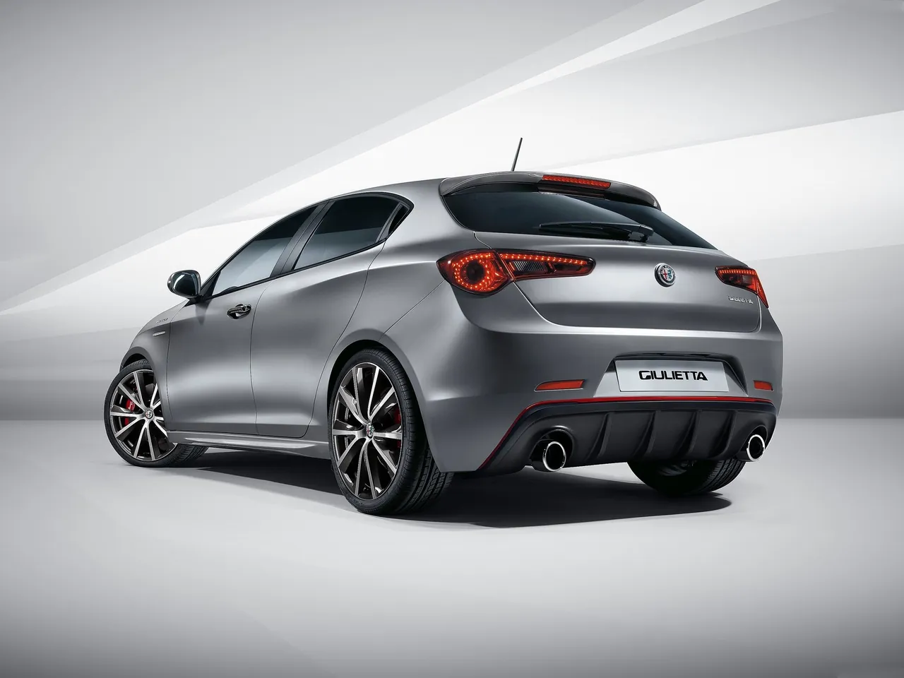 Alfa Romeo Giulietta (2017) - Rear Three-Quarter