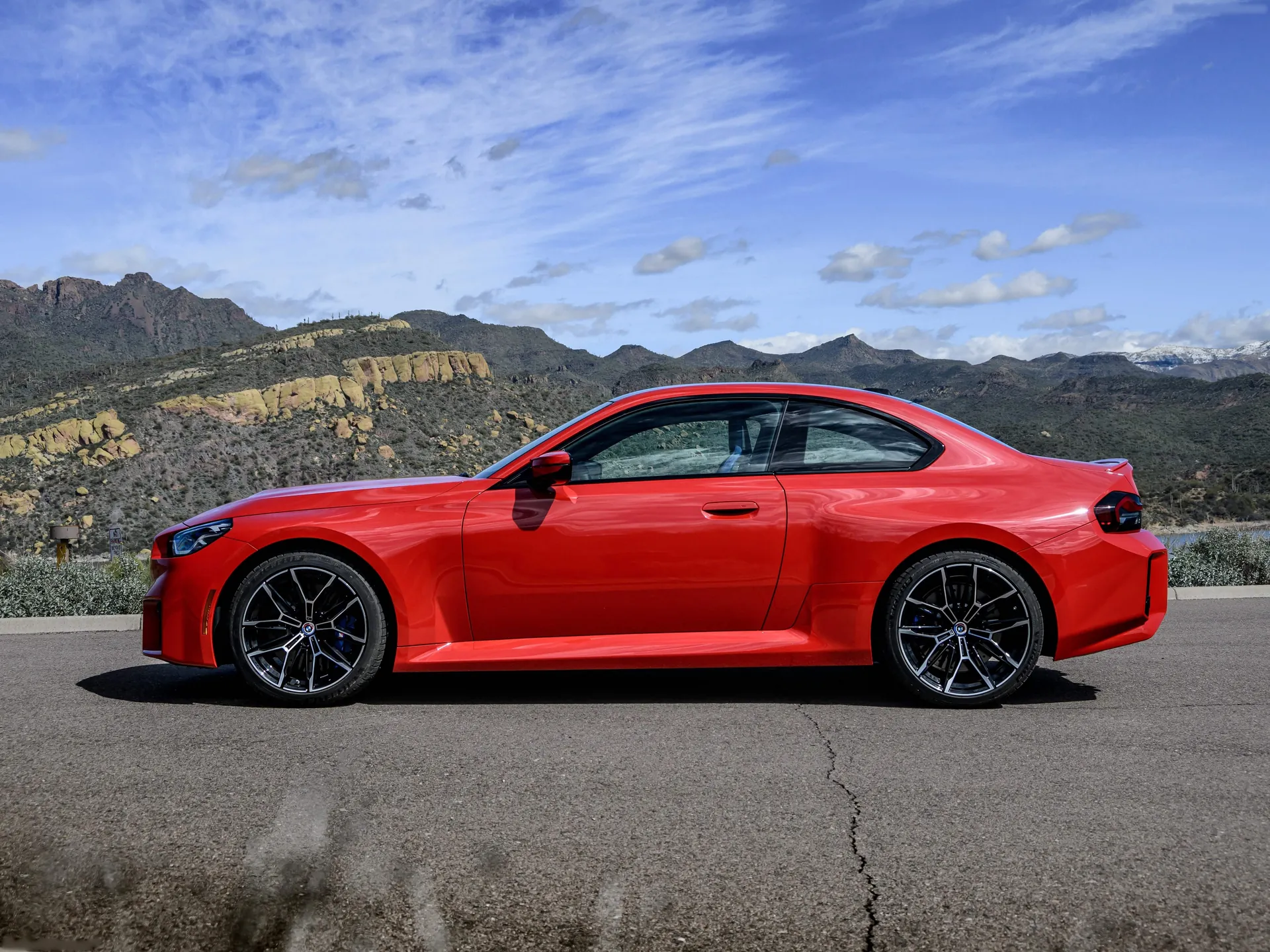 BMW M2 (2023) – boční profil