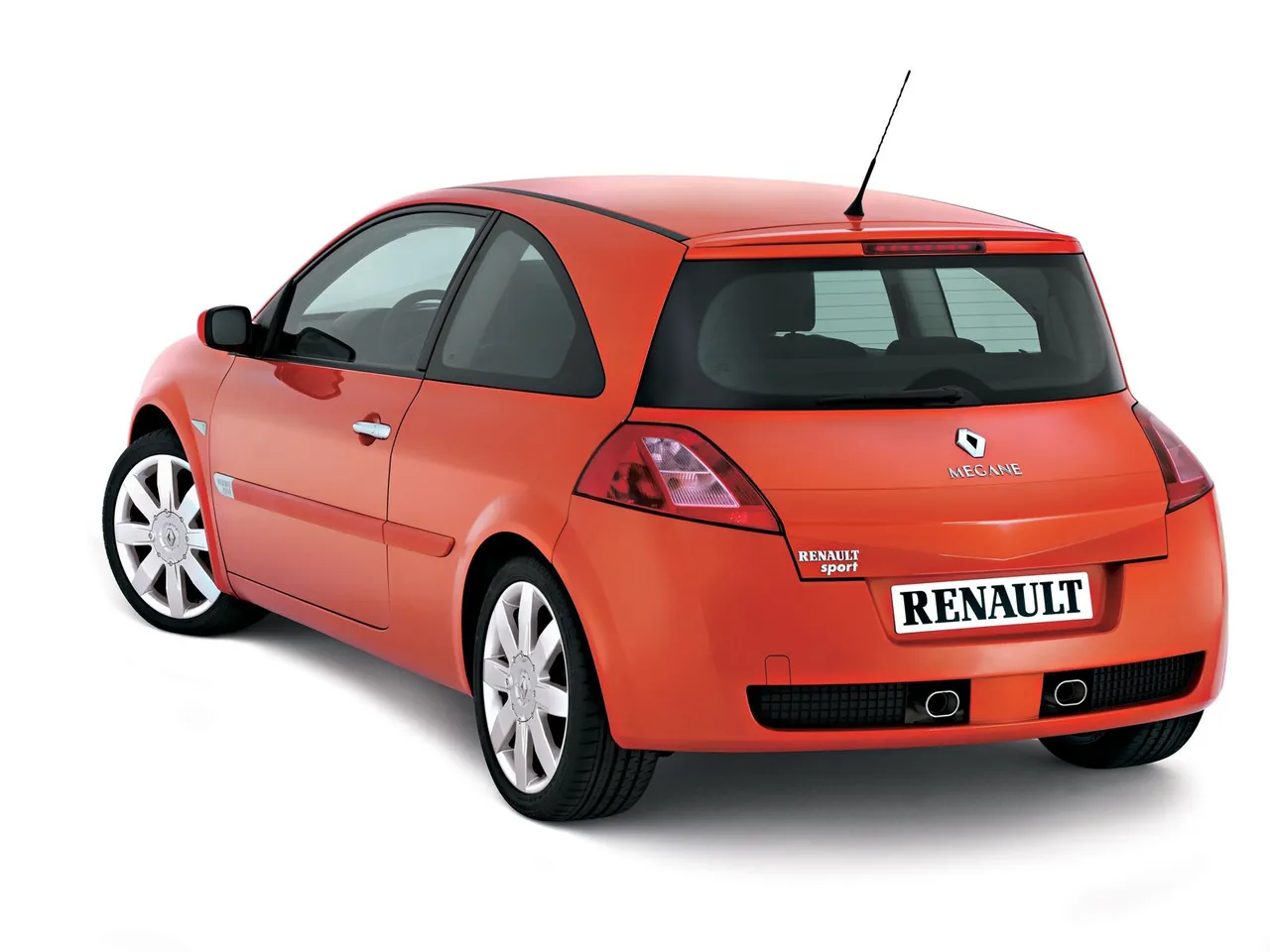 Renault Megane RS 3-door (2004) – zadní tříčtvrteční pohled