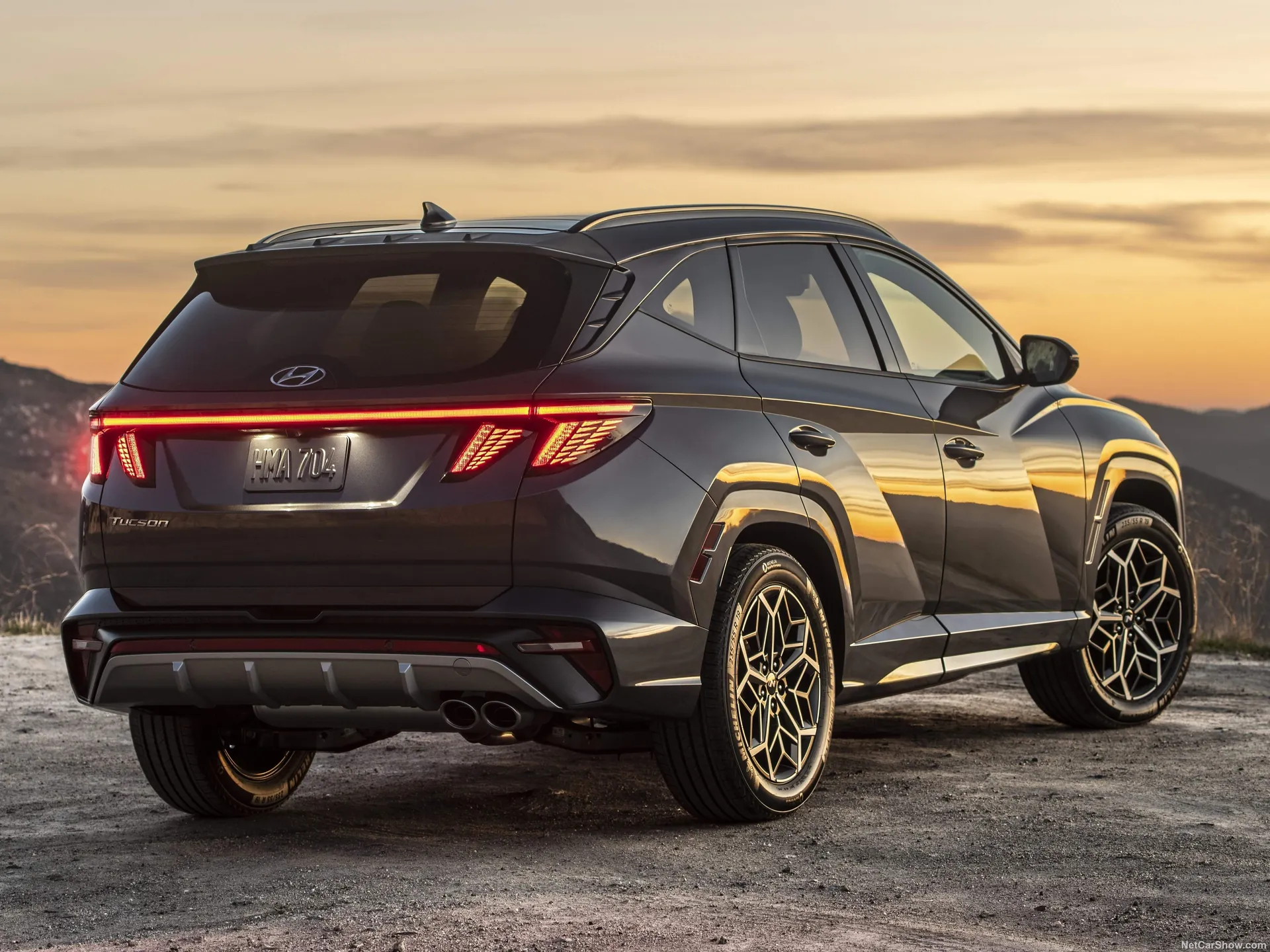 Hyundai Tucson N Line [US] (2022) – zadní tříčtvrteční pohled