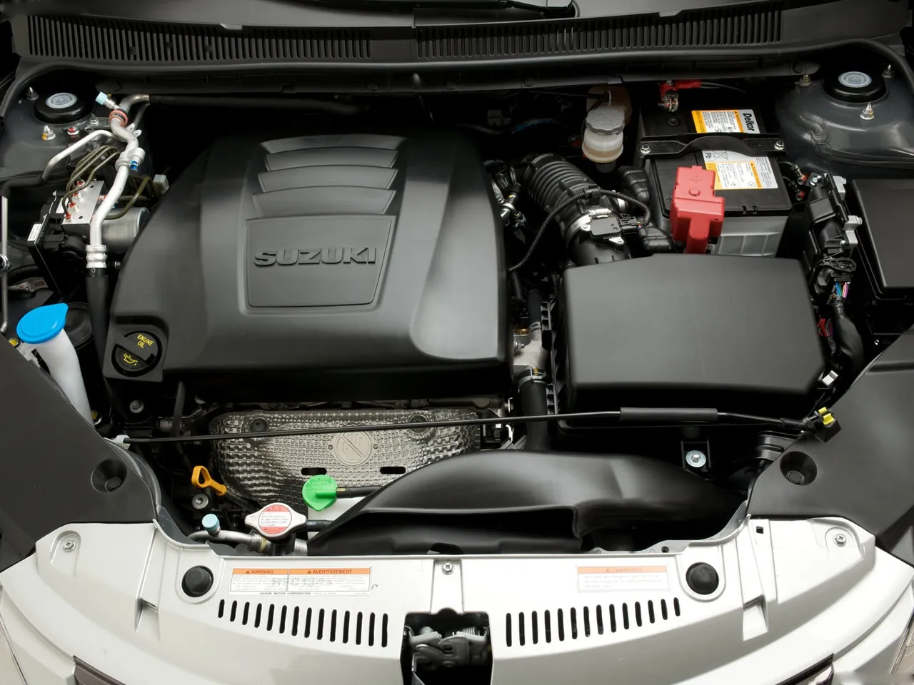Suzuki Kizashi (2010) – motorový prostor