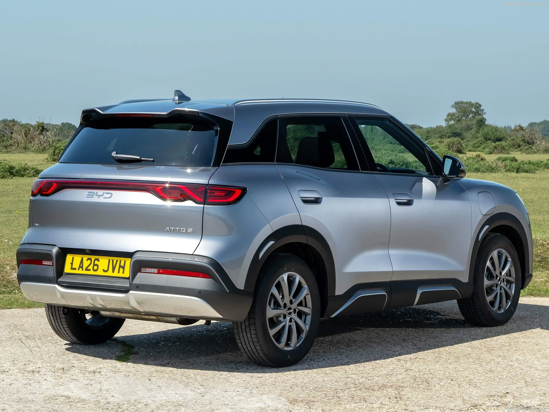 BYD Atto 2 DM-i [UK] (2026) – zadní tříčtvrteční pohled