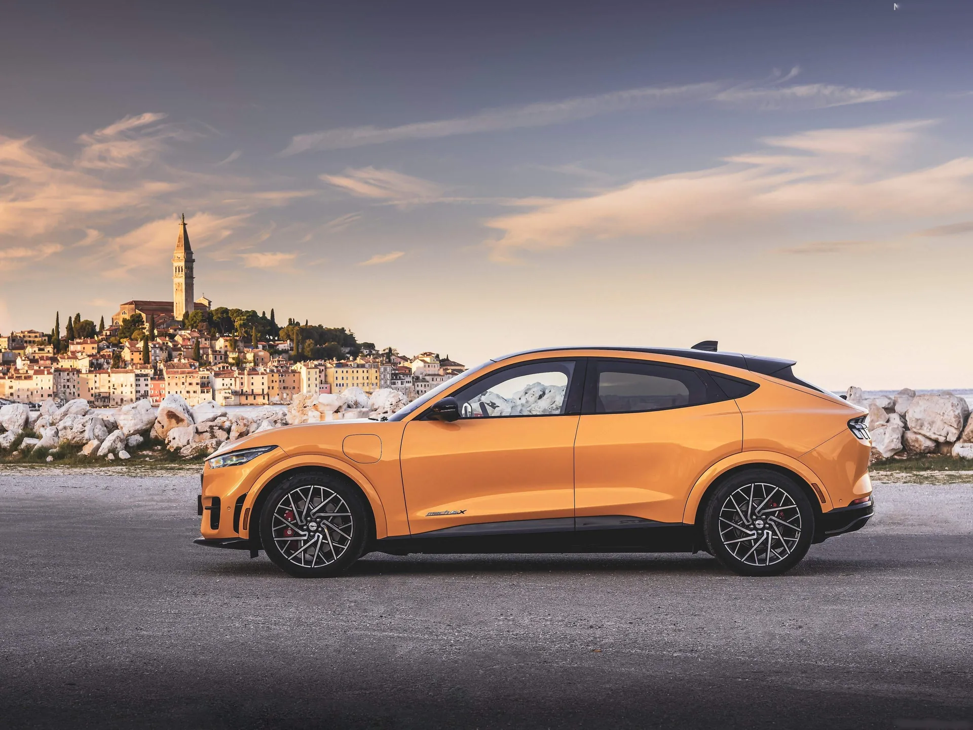 Ford Mustang Mach-E GT (2021) – boční profil