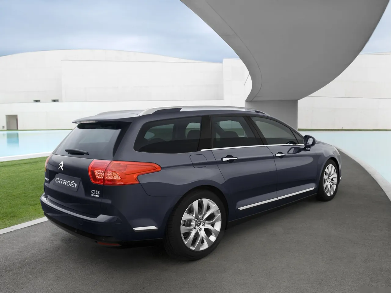 Citroen C5 Estate (2008) – zadní tříčtvrteční pohled