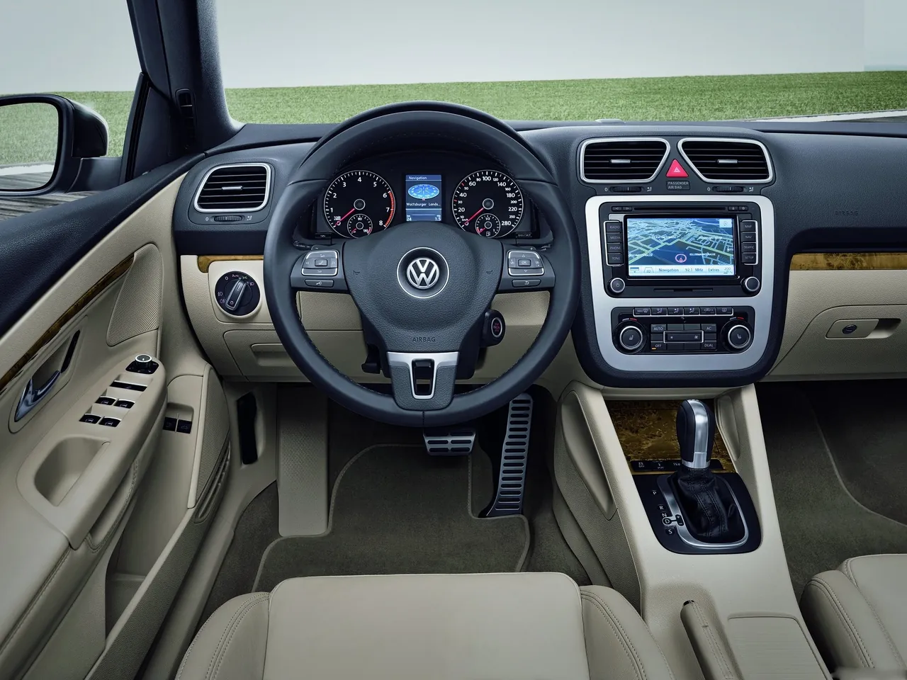 Volkswagen Eos (2011) - Interior