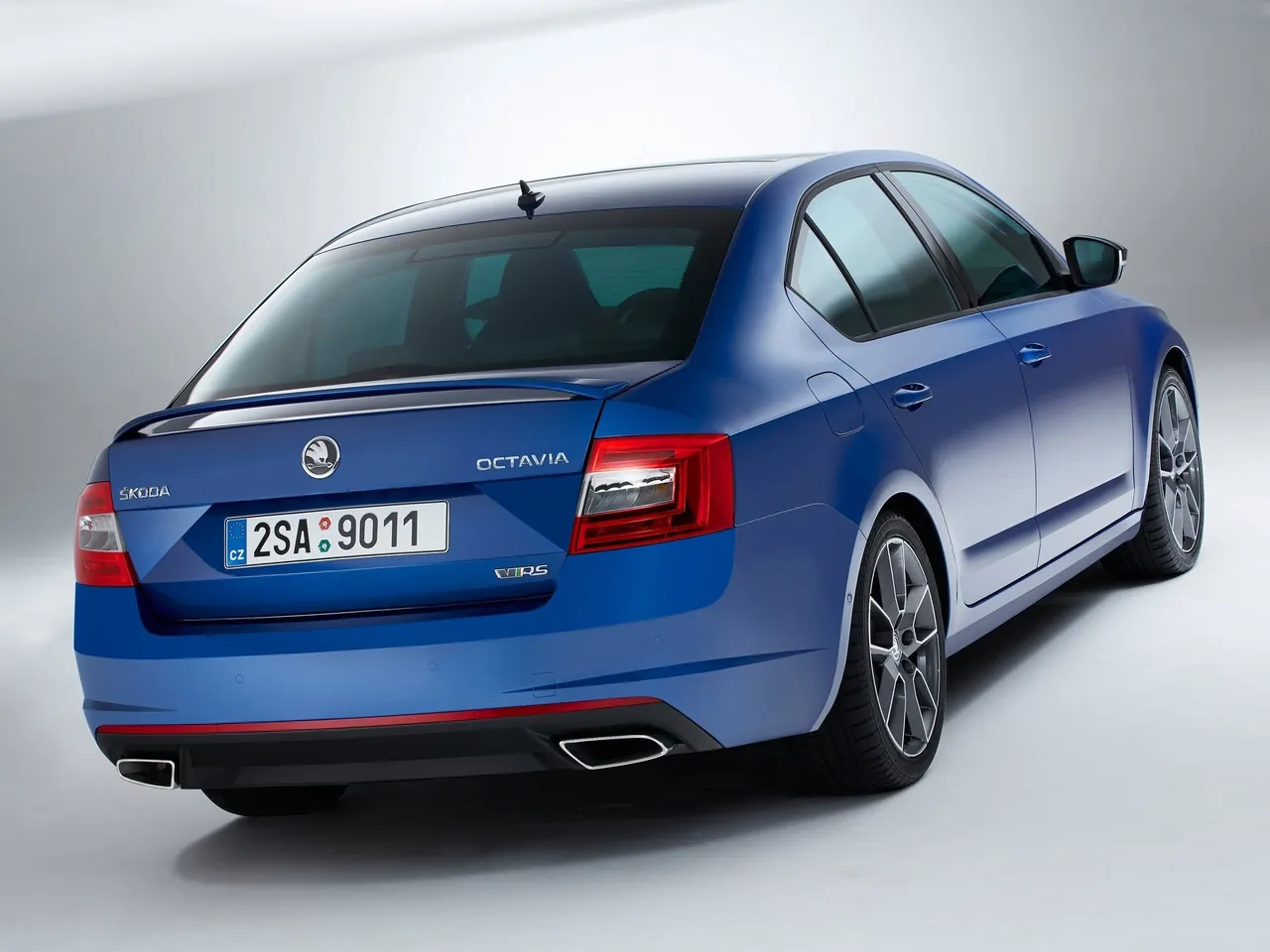 Skoda Octavia RS (2014) – zadní tříčtvrteční pohled