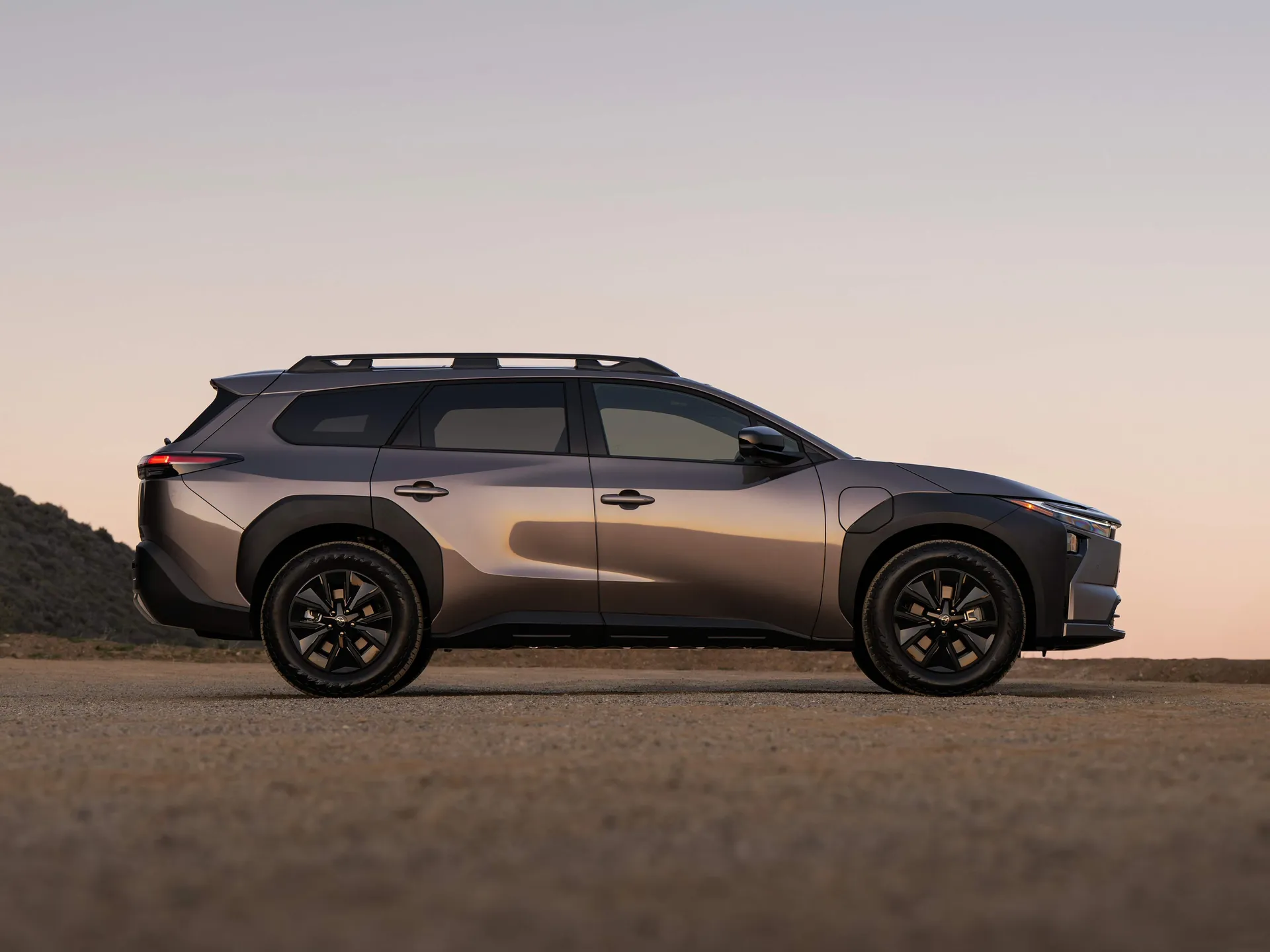 Toyota bZ Woodland (2026) – boční profil