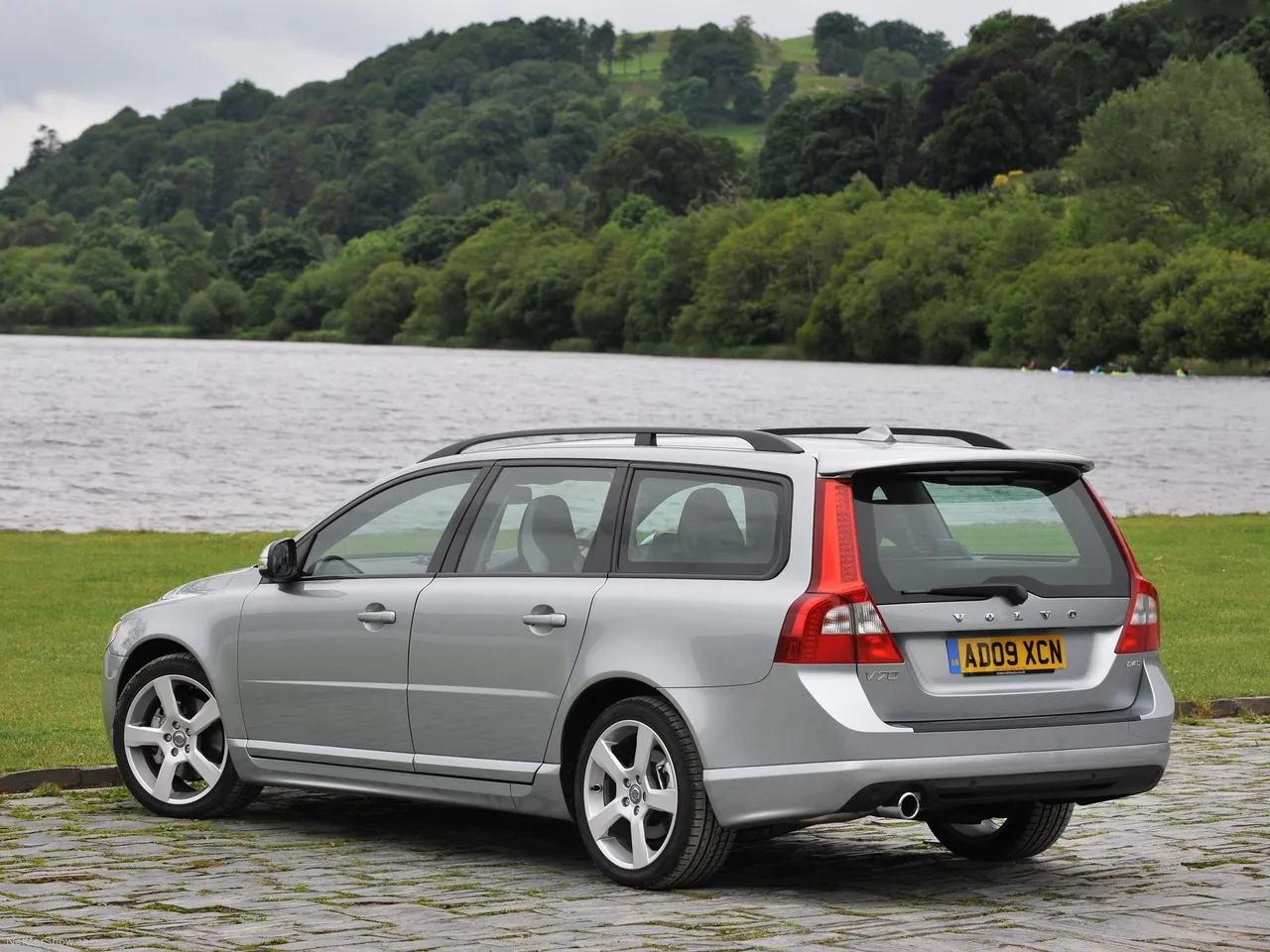 Volvo V70 R-Design (2008) – zadní tříčtvrteční pohled
