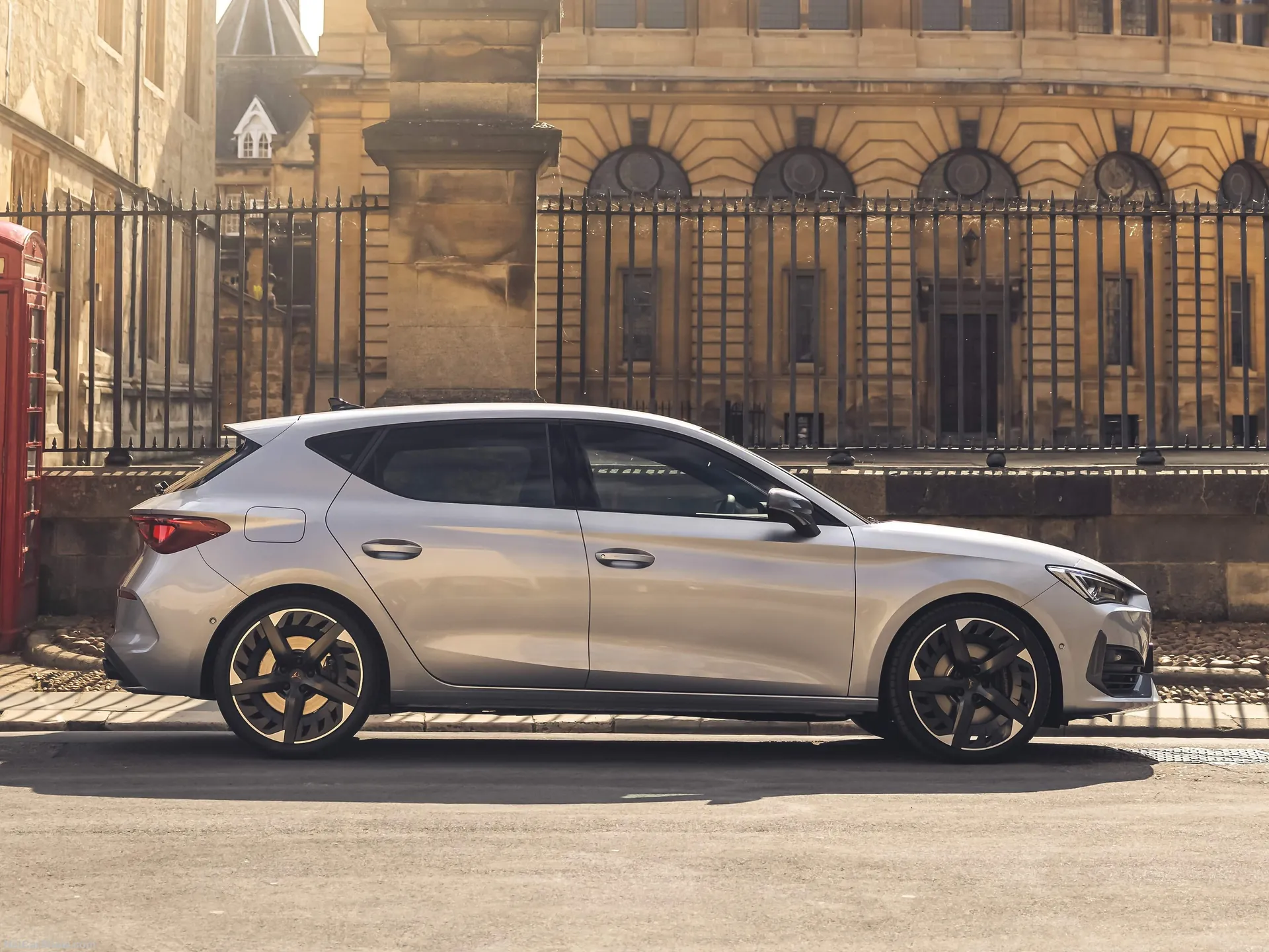 Cupra Leon [UK] (2021) – boční profil