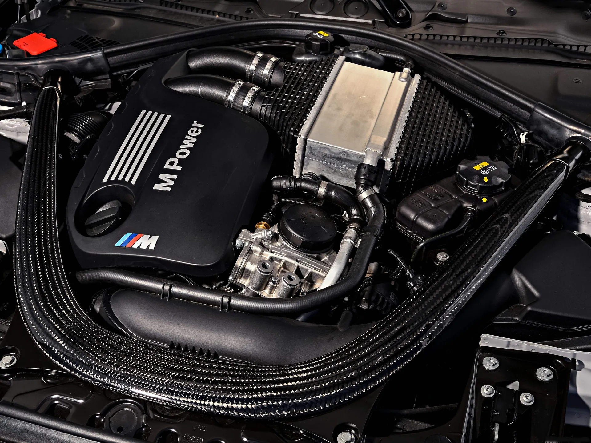 BMW M2 Competition (2019) – motorový prostor