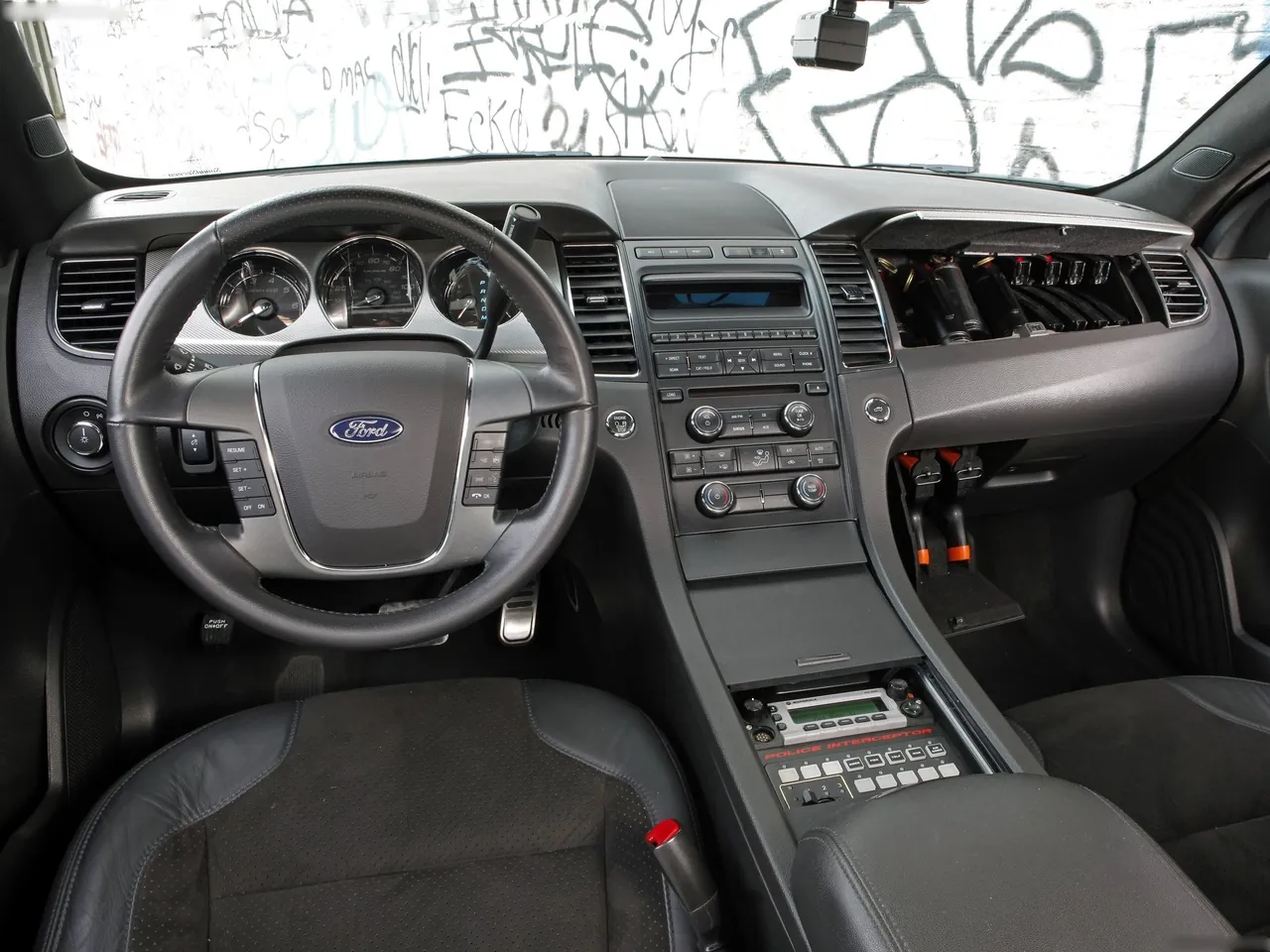 Ford Stealth Police Interceptor Concept (2010) – interiér