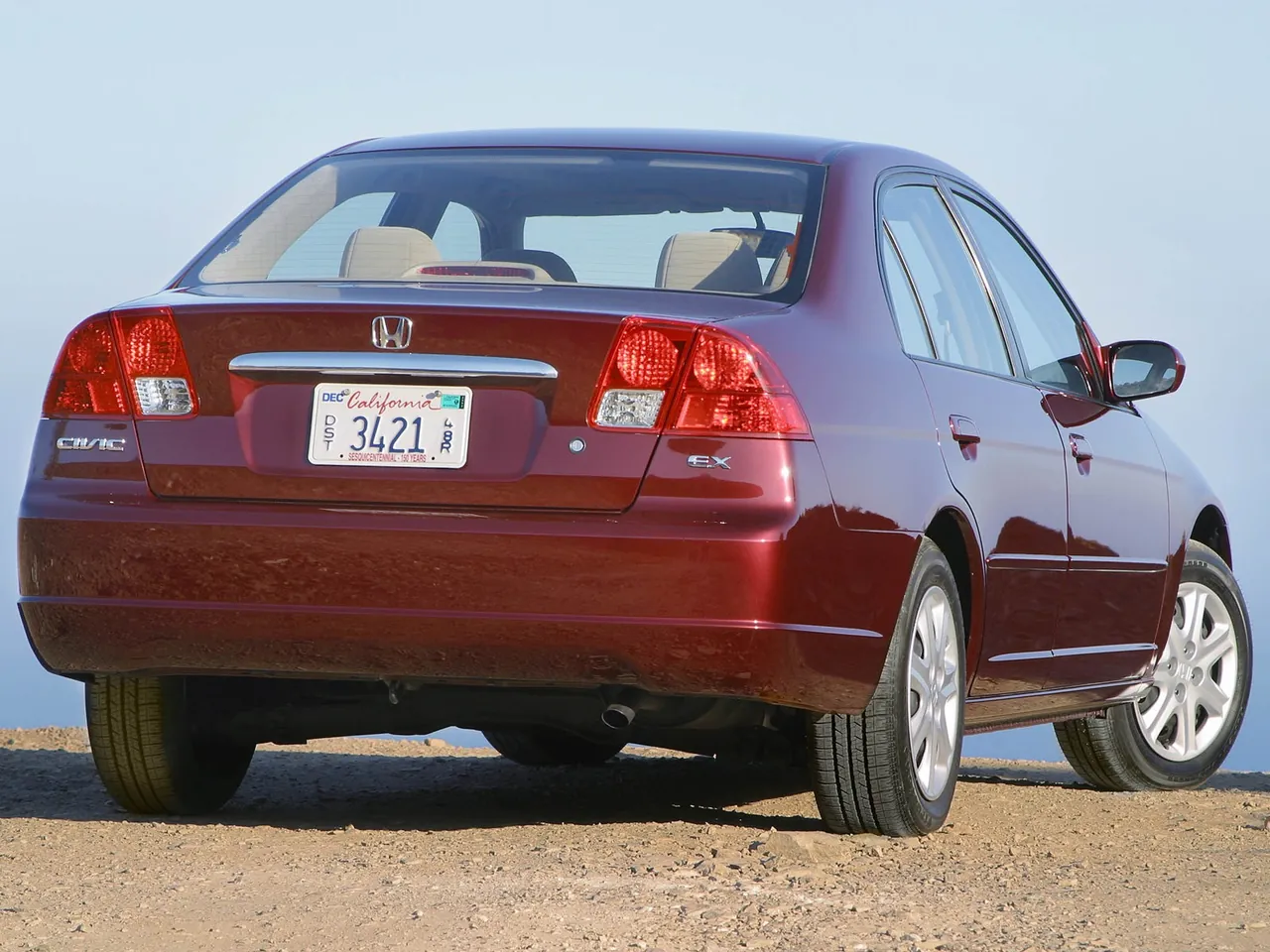 Honda Civic Sedan (2003) – zadní tříčtvrteční pohled