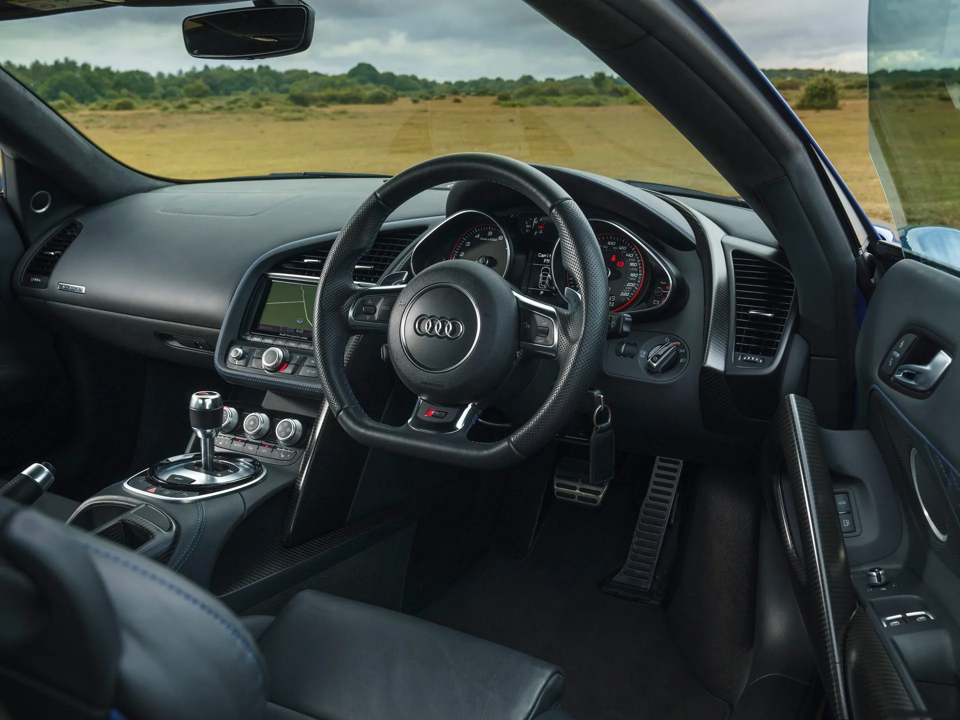 Audi R8 LMX [UK] (2015) – interiér