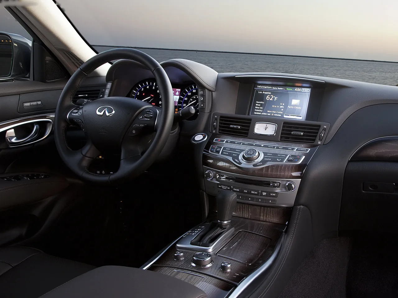 Infiniti M (2011) – interiér