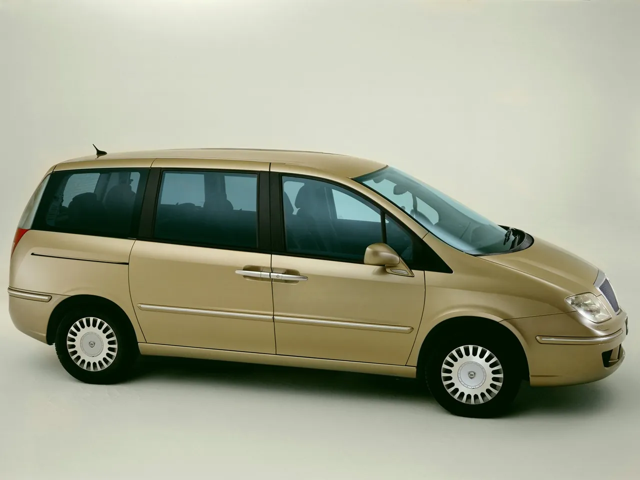 Lancia Phedra (2002) – boční profil
