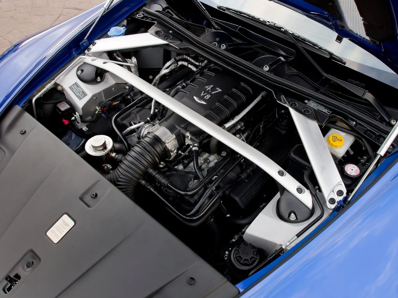 Aston Martin V8 Vantage S (2012) - Engine Bay