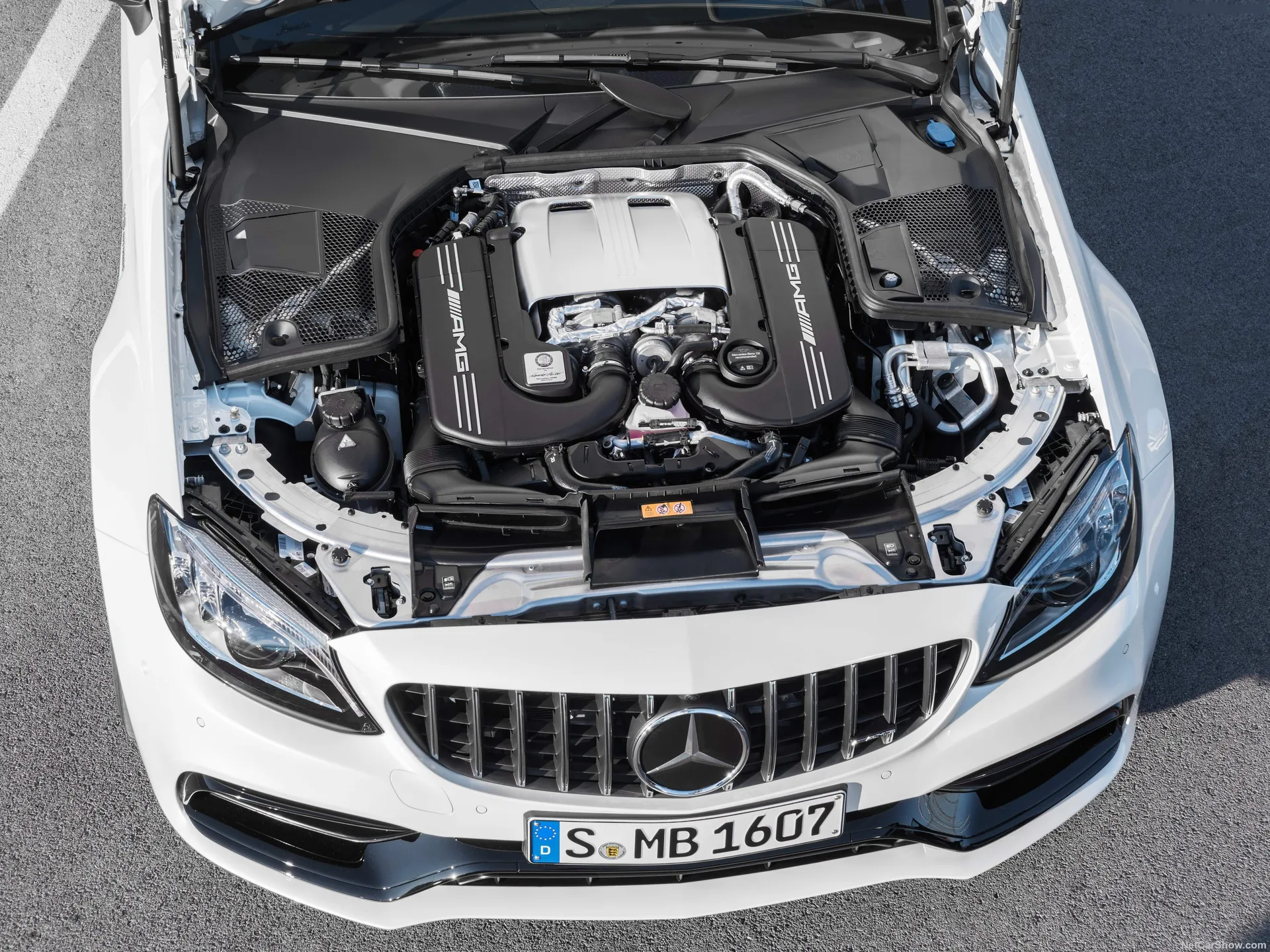 Mercedes-Benz C63 S AMG Coupe (2019) – motorový prostor