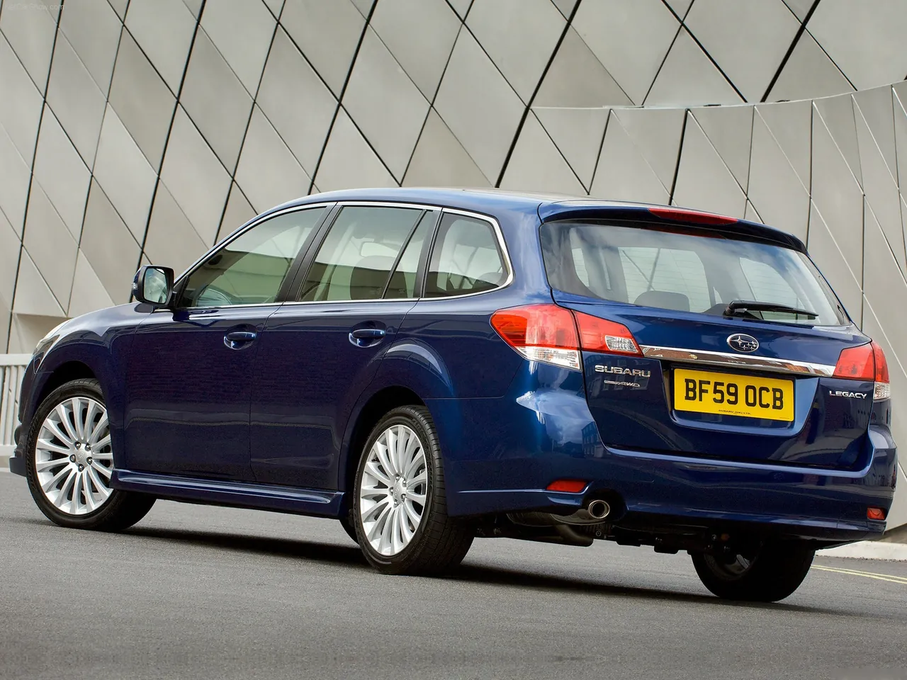 Subaru Legacy Tourer (2010) – zadní tříčtvrteční pohled