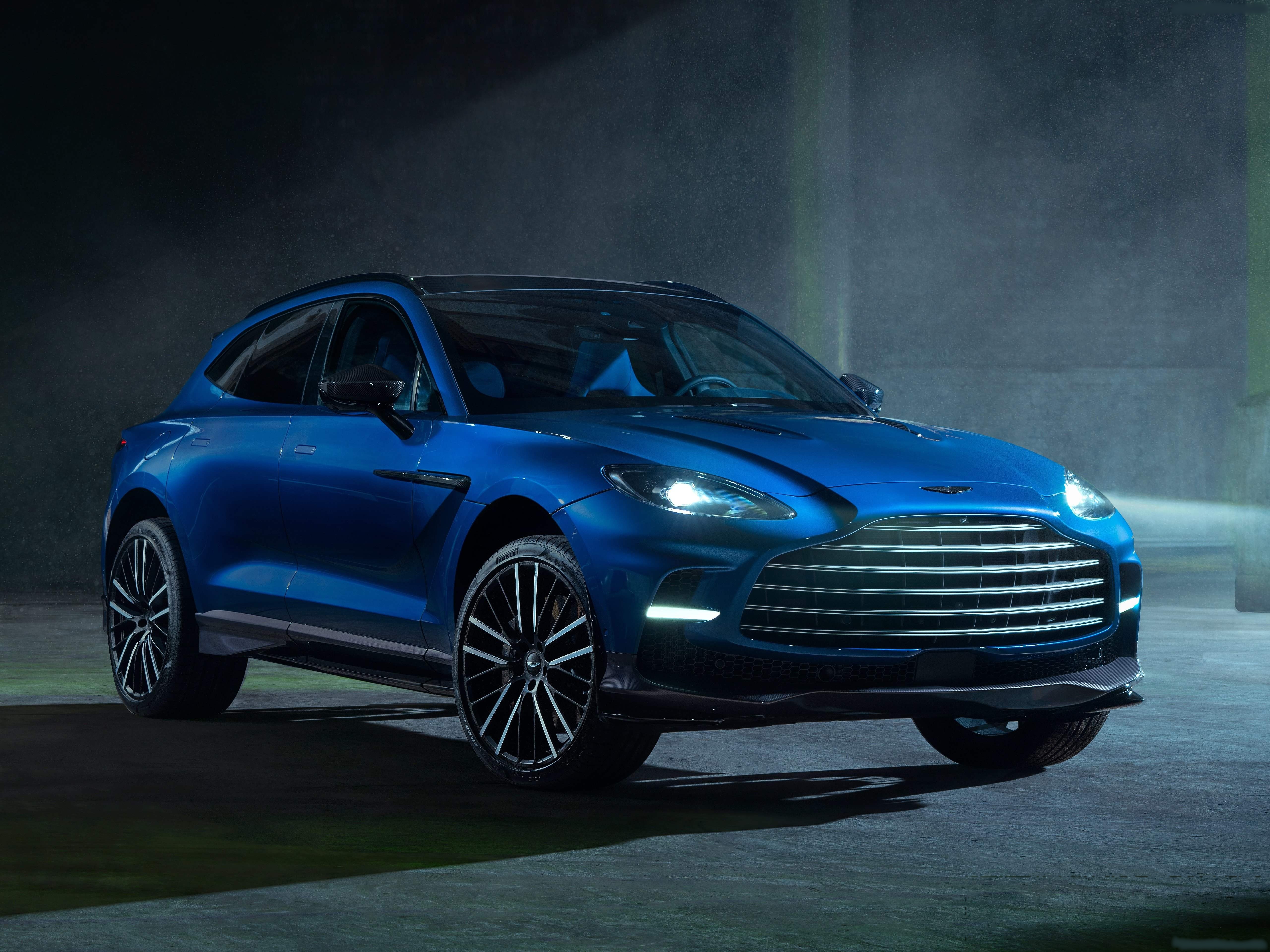 Aston Martin DBX707 (2023)