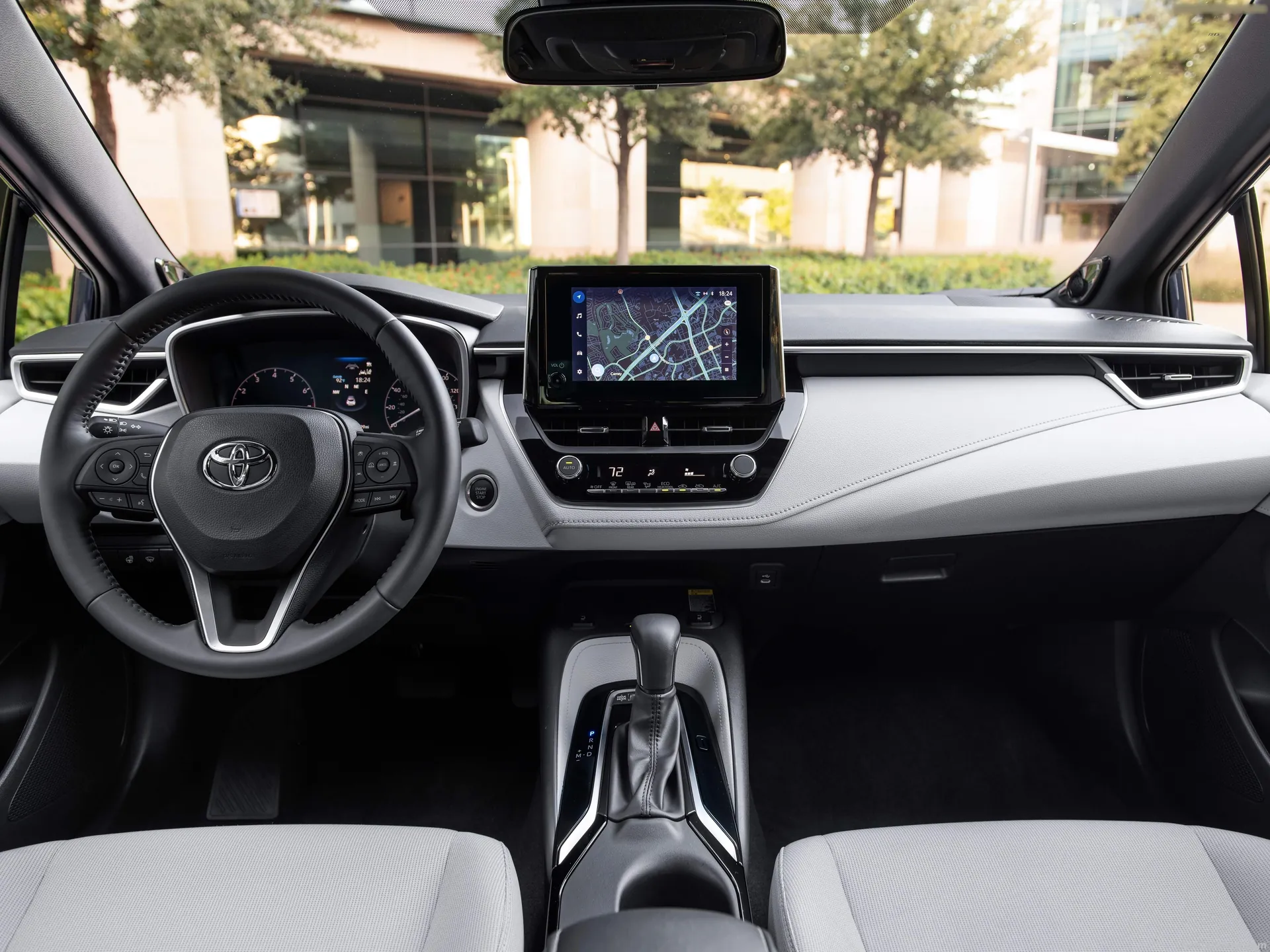 Toyota Corolla Hatchback (2023) – interiér