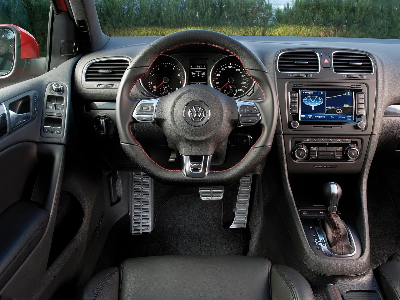 Volkswagen Golf GTI (2010) - Interior