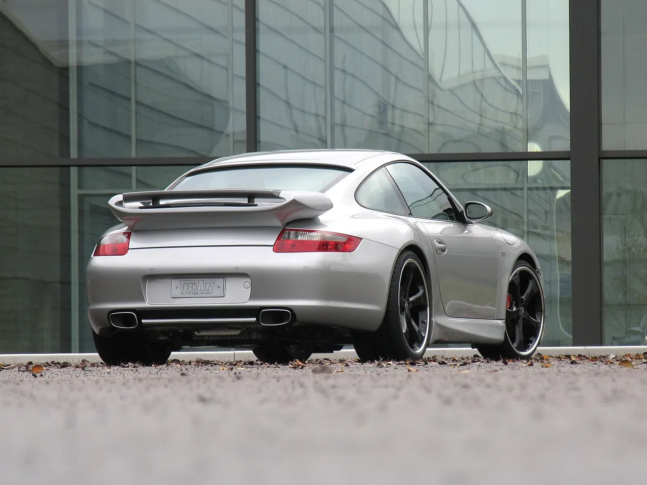 TechArt Porsche 911 Carrera 4 997 (2006) – zadní tříčtvrteční pohled