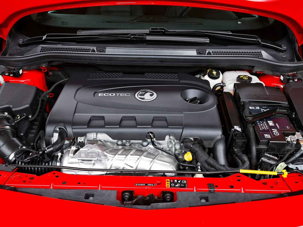 Vauxhall Astra GTC (2012) – motorový prostor
