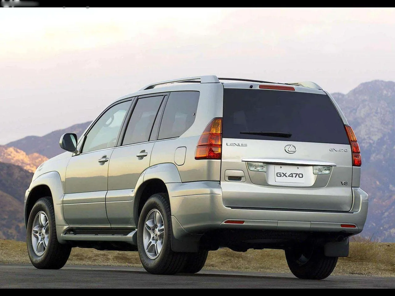 Lexus GX470 (2003) – zadní tříčtvrteční pohled
