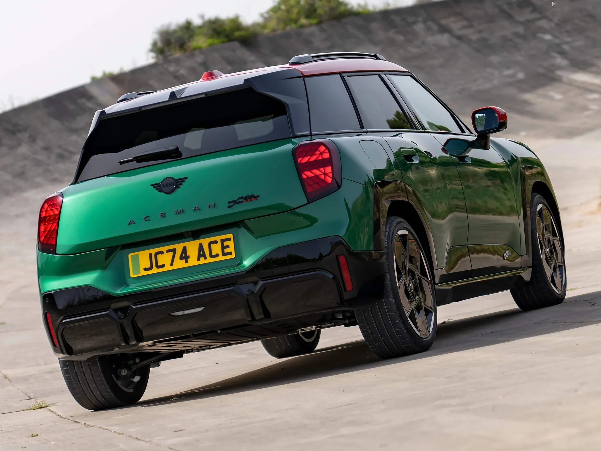 Mini John Cooper Works Aceman (2025) – zadní tříčtvrteční pohled