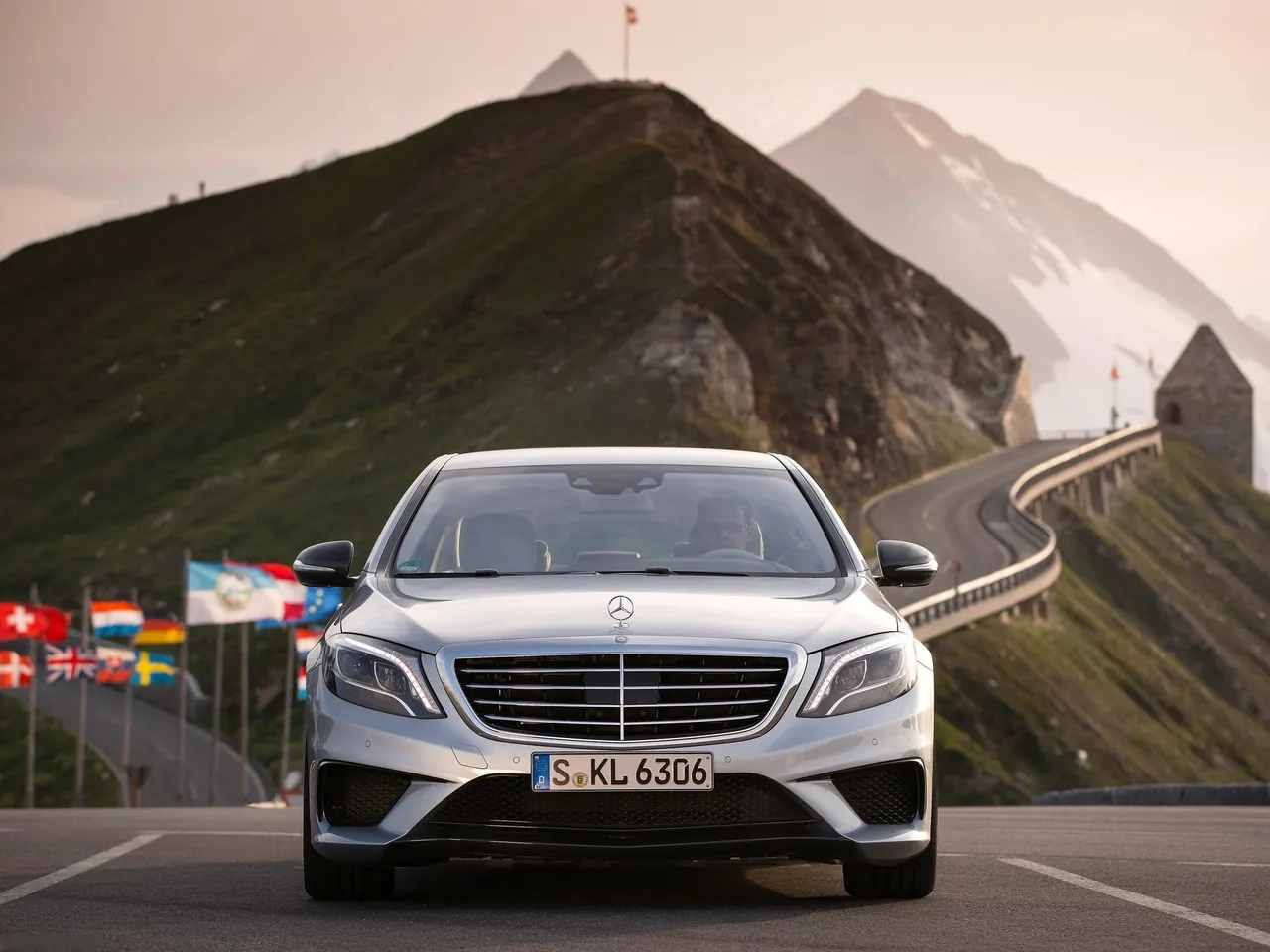 Mercedes-Benz S63 AMG (2014) - Front