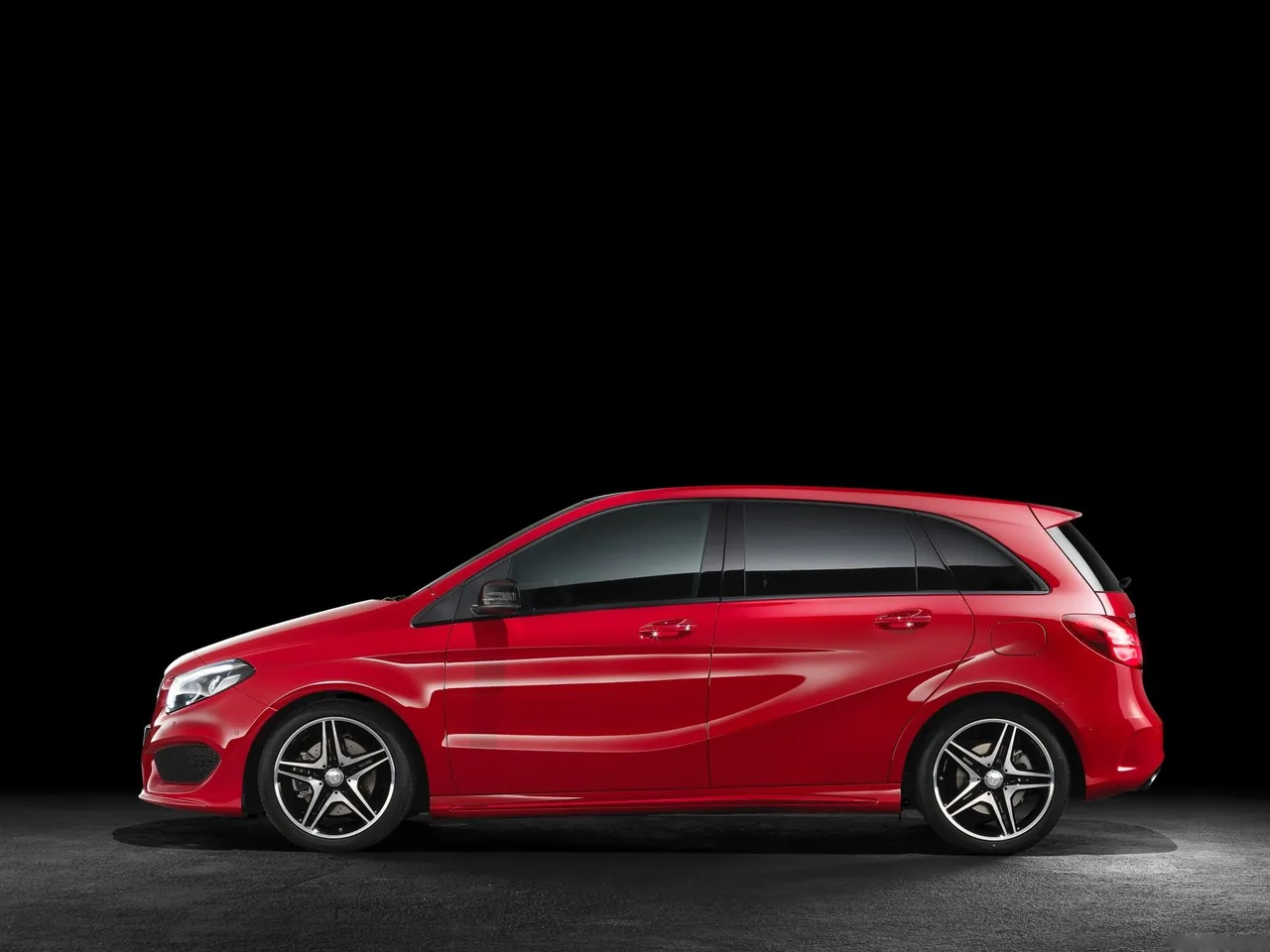 Mercedes-Benz B-Class (2015) - Side Profile
