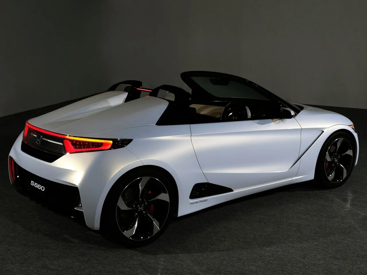 Honda S660 Concept (2013) – zadní tříčtvrteční pohled