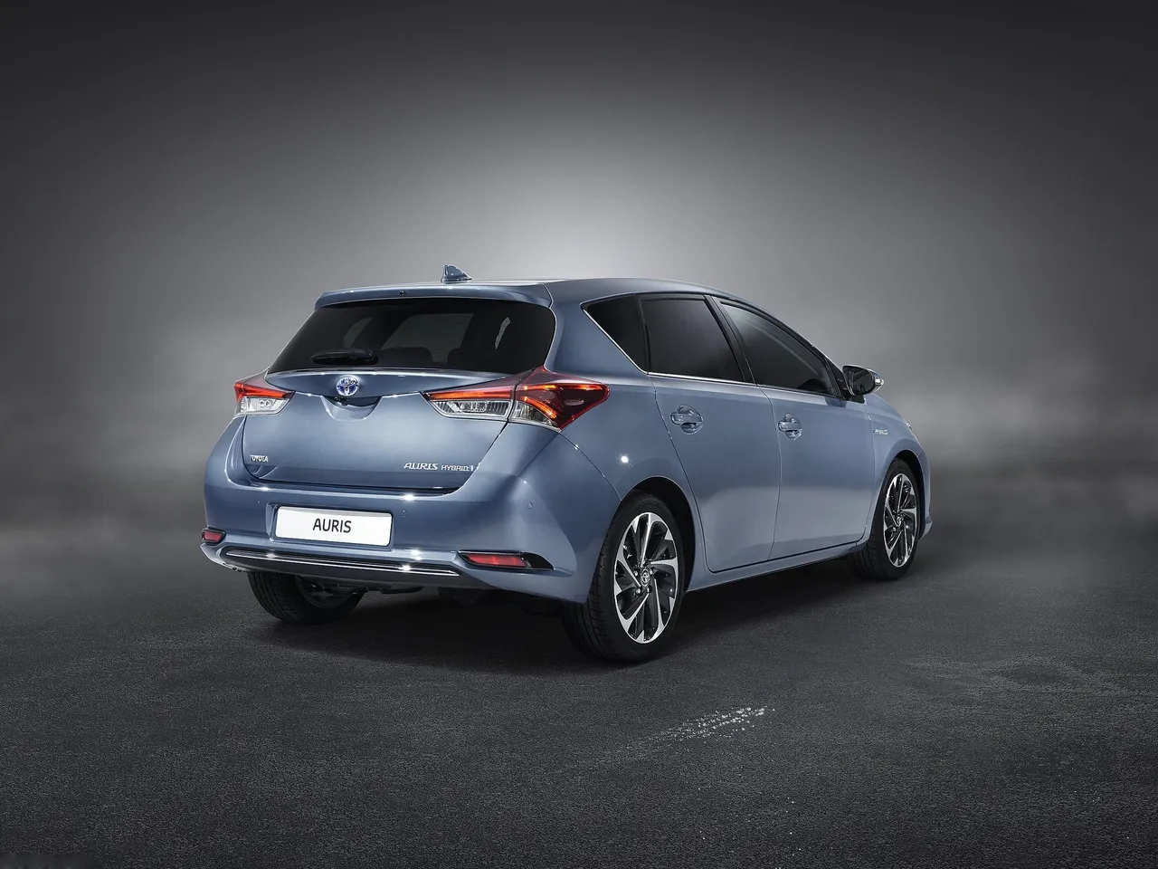 Toyota Auris (2016) – zadní tříčtvrteční pohled