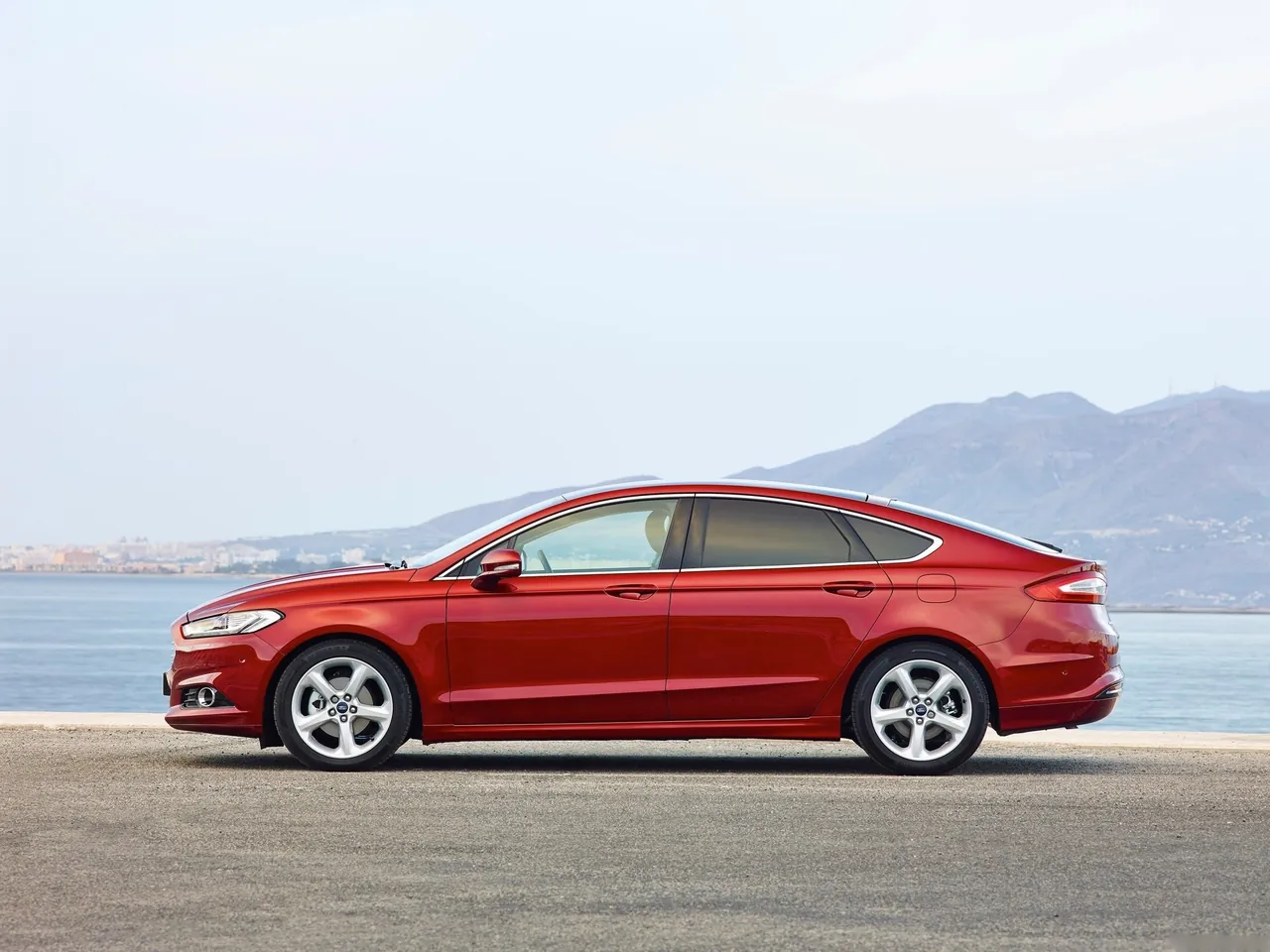 Ford Mondeo (2015) – boční profil