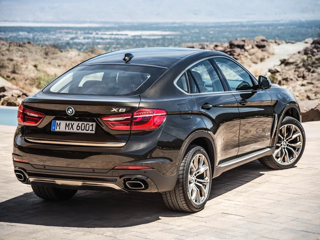 BMW X6 (2015) – zadní tříčtvrteční pohled