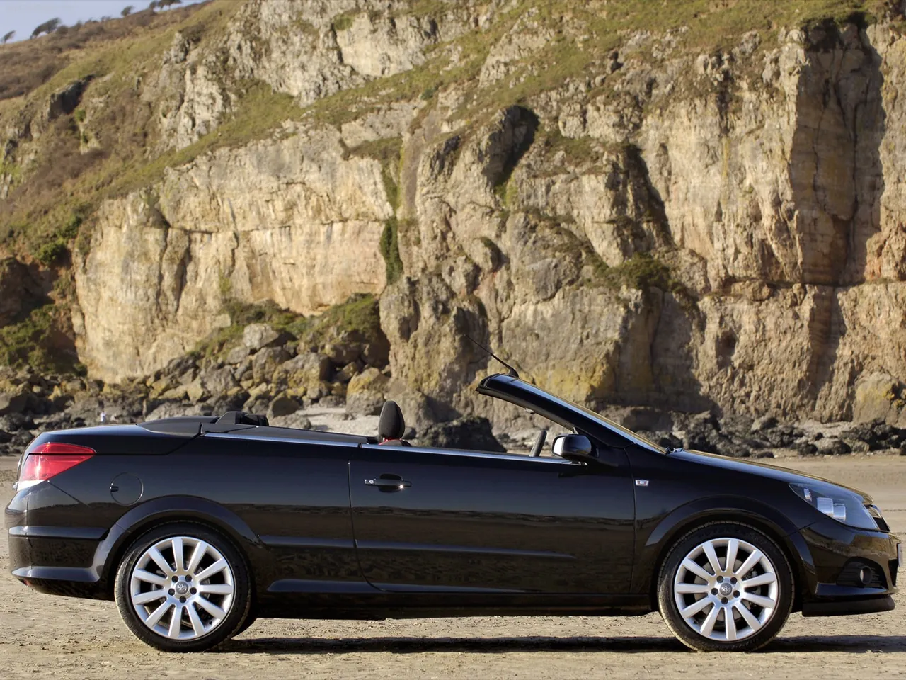 Vauxhall Astra TwinTop (2006) – boční profil