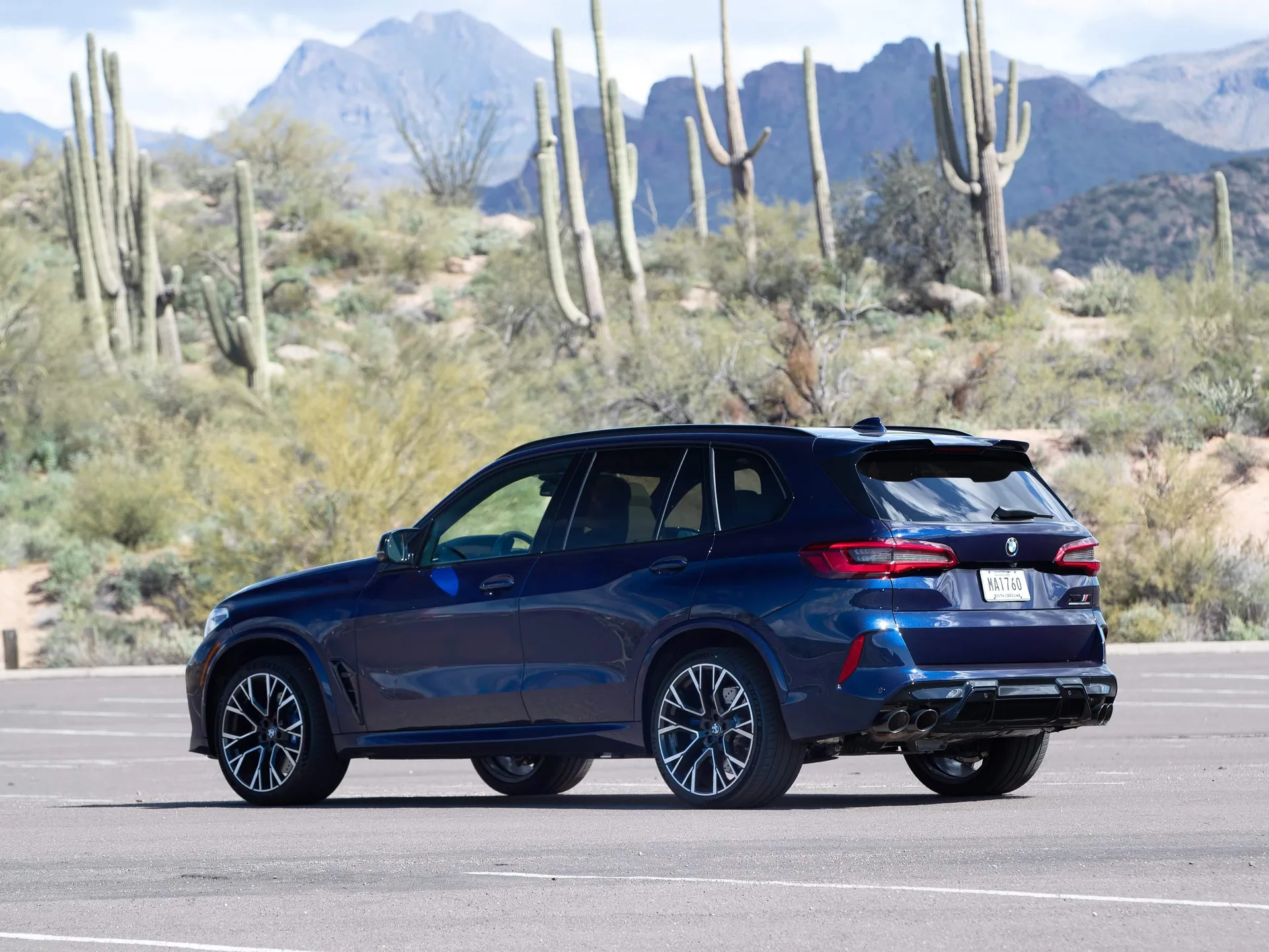 BMW X5 M Competition (2020) – zadní tříčtvrteční pohled
