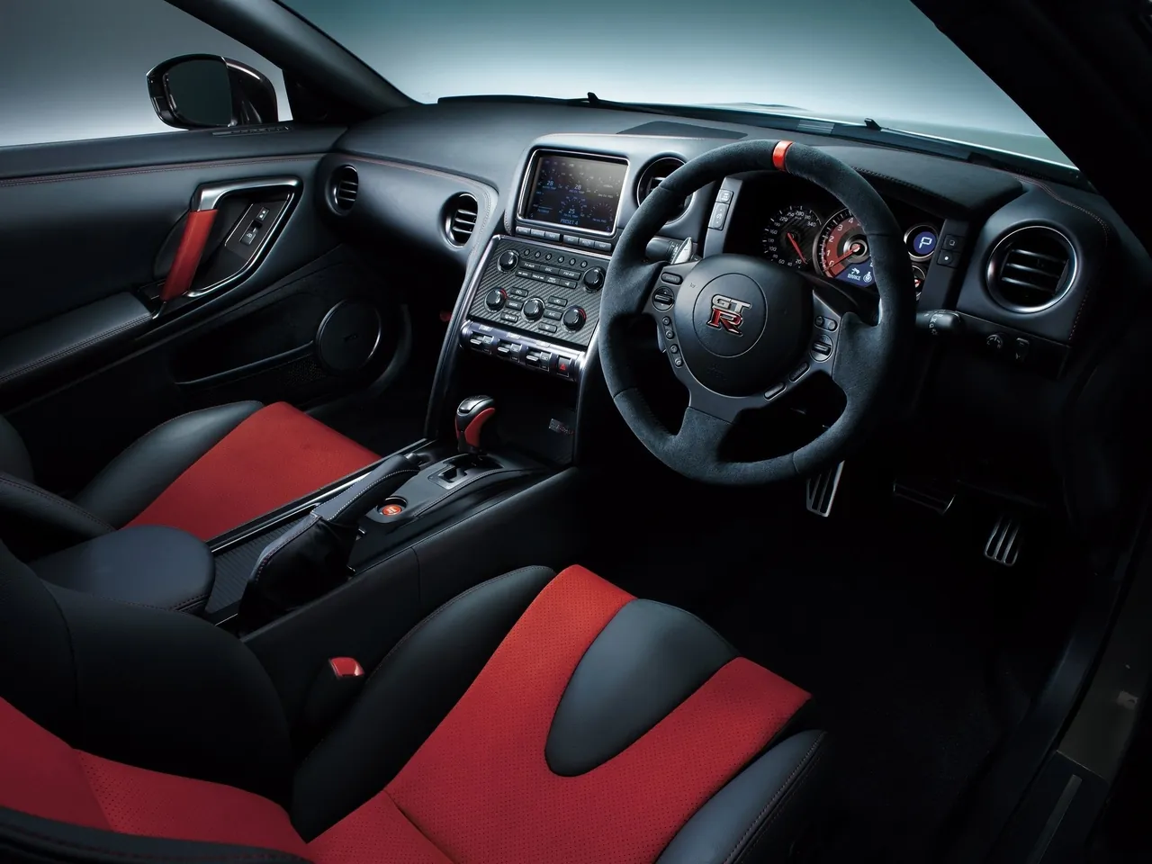 Nissan GT-R Nismo (2015) - Interior