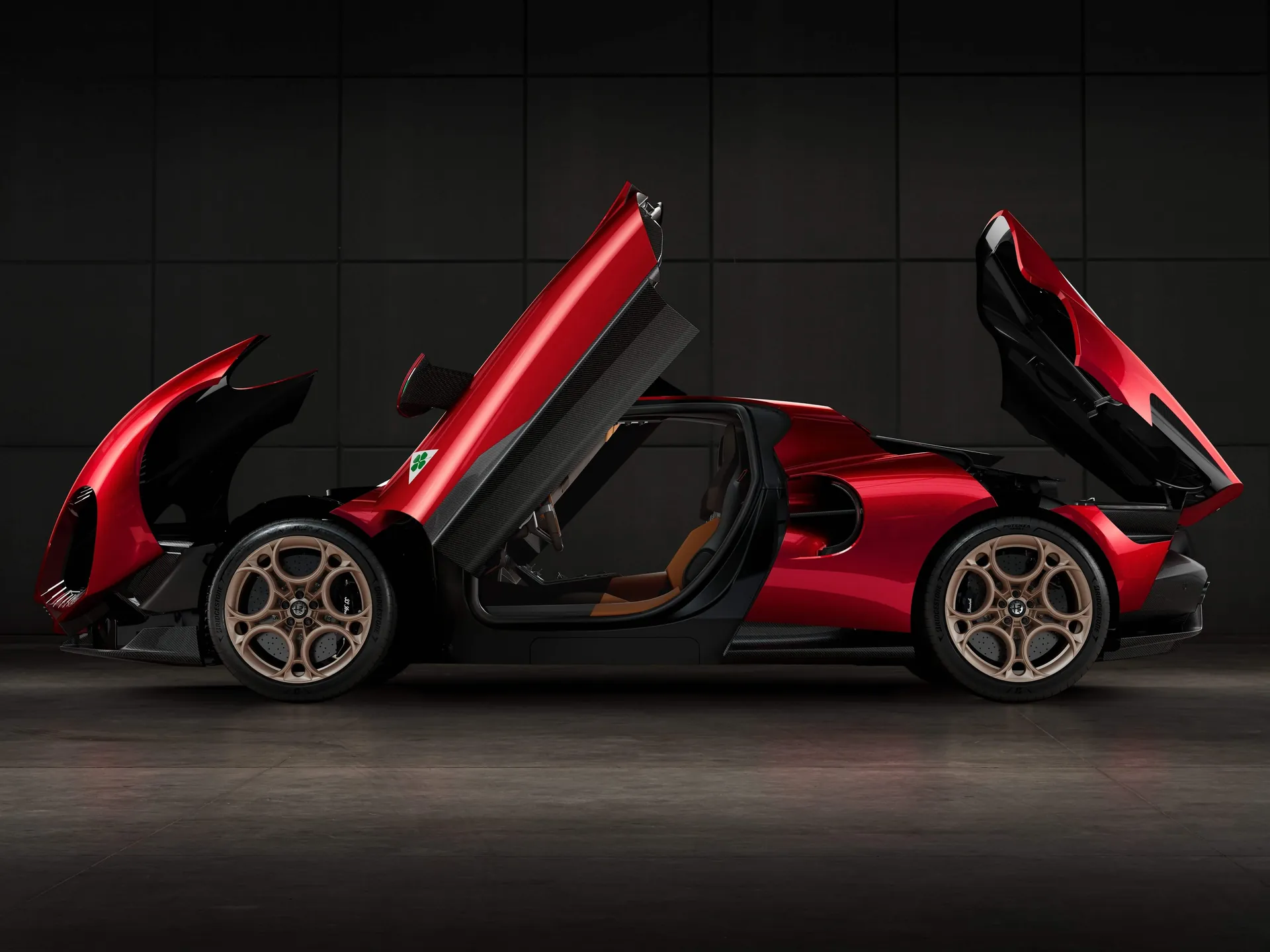 Alfa Romeo 33 Stradale (2024) – boční profil