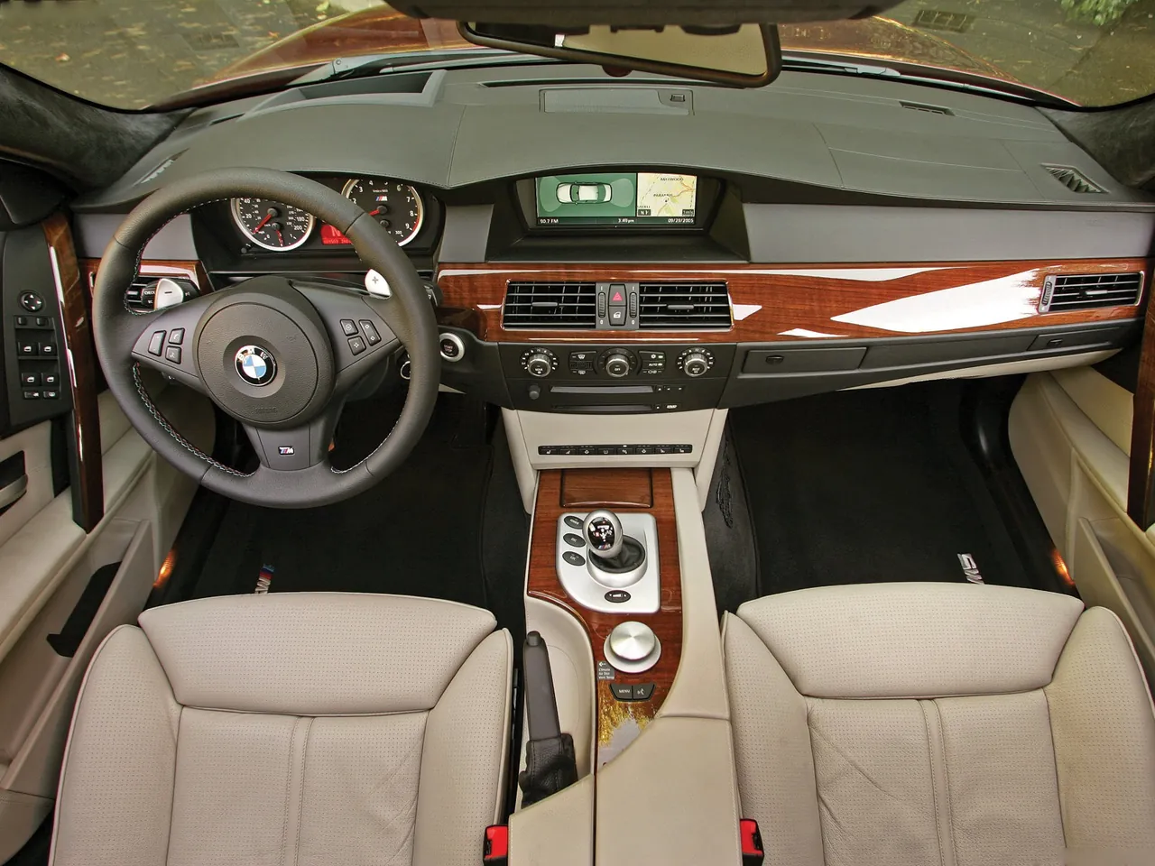 BMW M5 (2007) – interiér