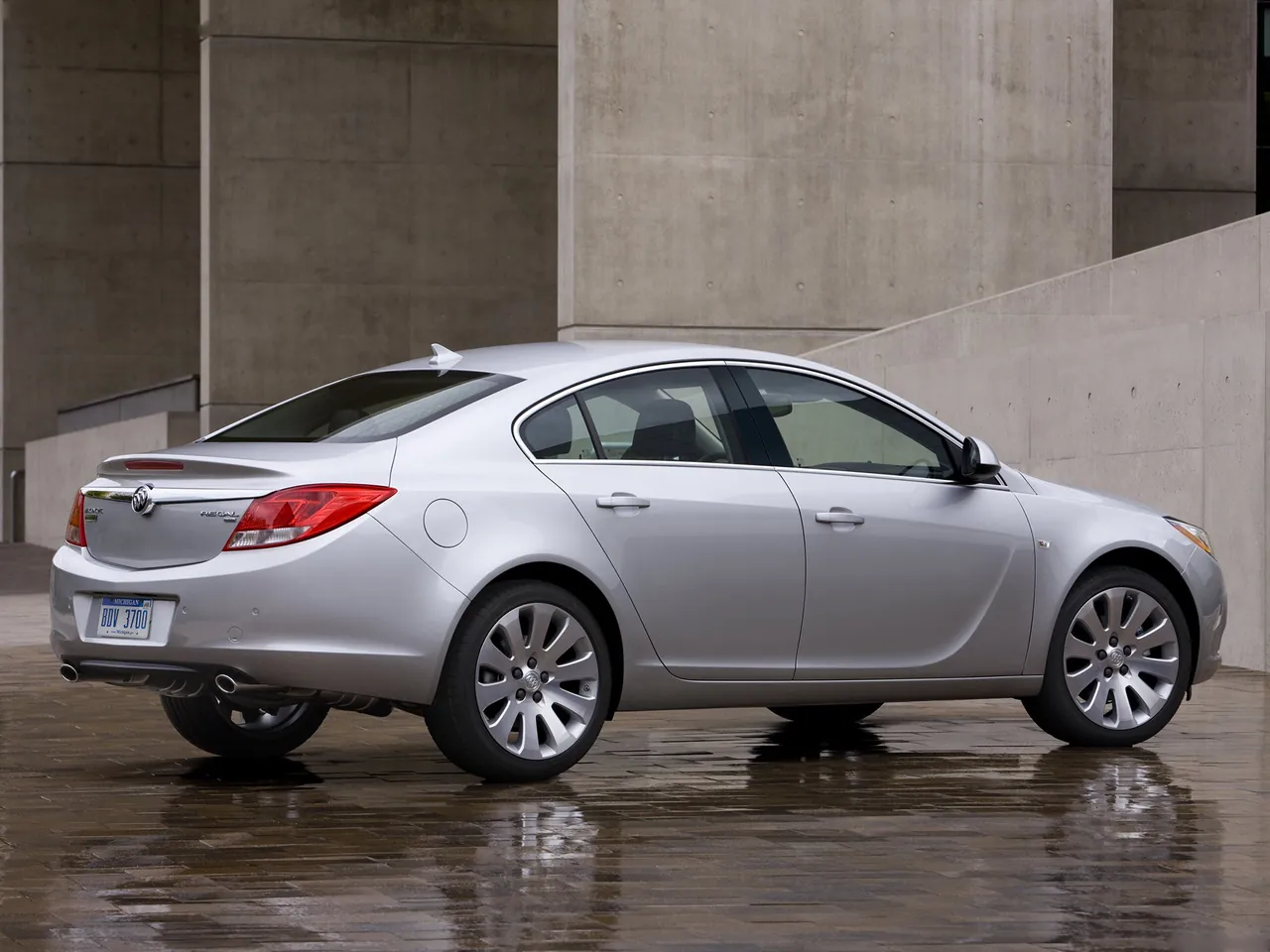 Buick Regal (2011) – zadní tříčtvrteční pohled